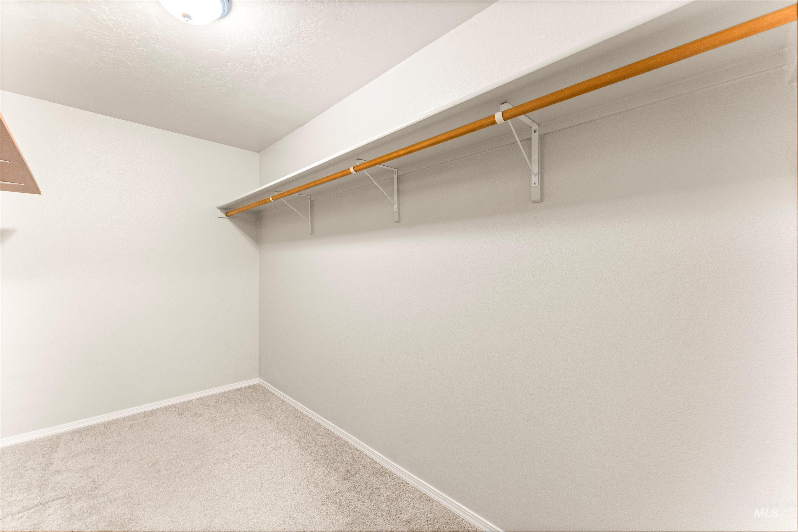 665 Sw Nugget St Property Photo 15