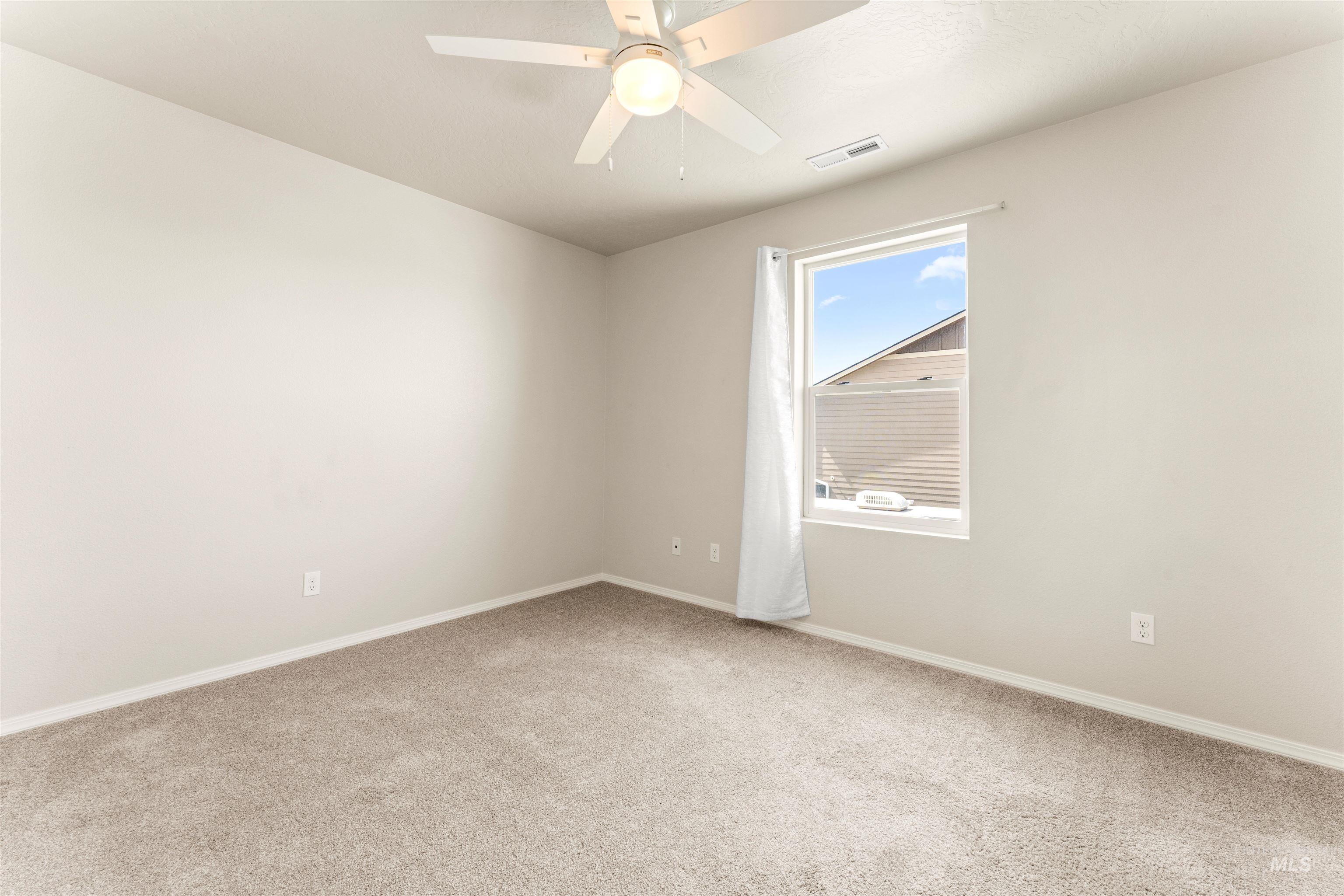 665 Sw Nugget St Property Photo 17