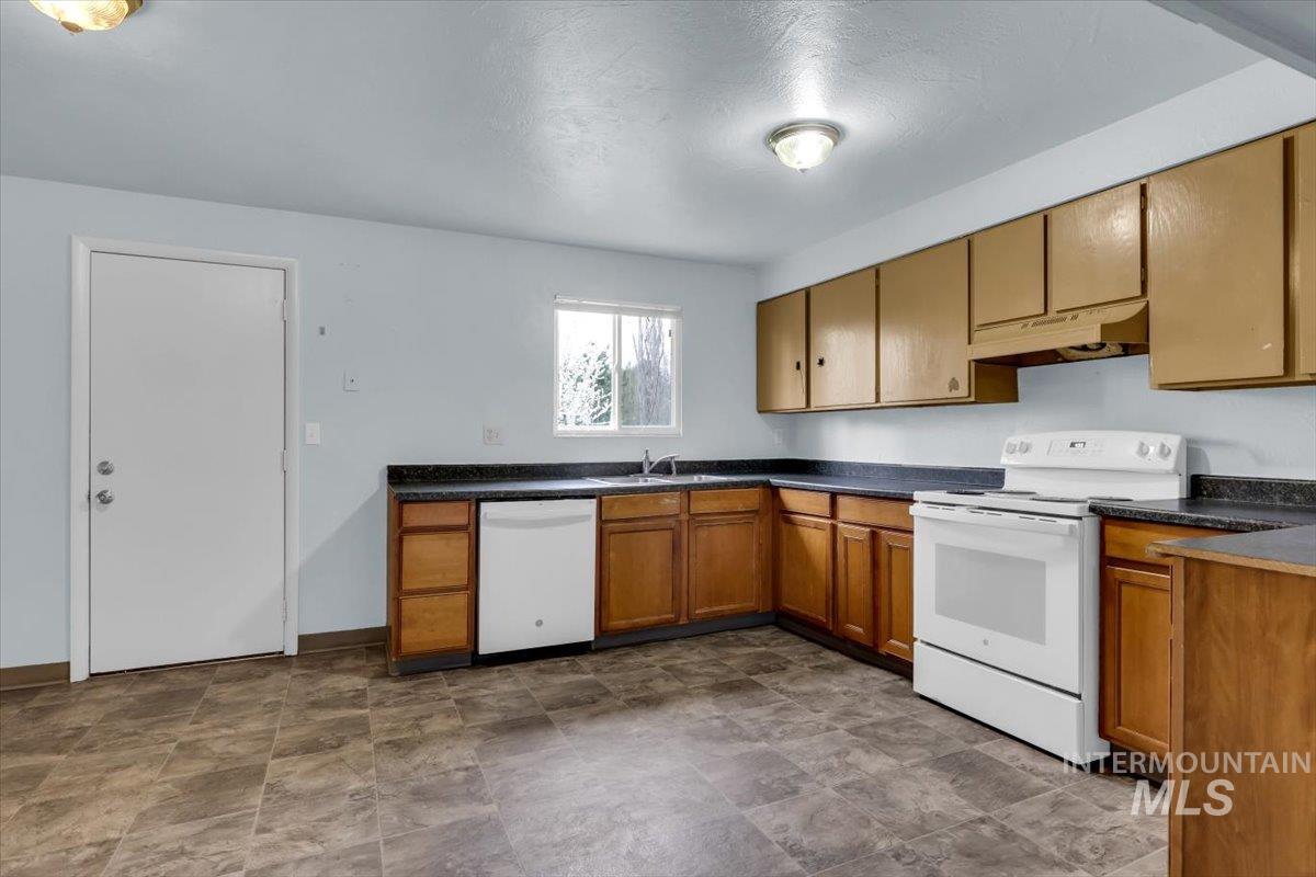 10330 W Flatland St Property Photo 8