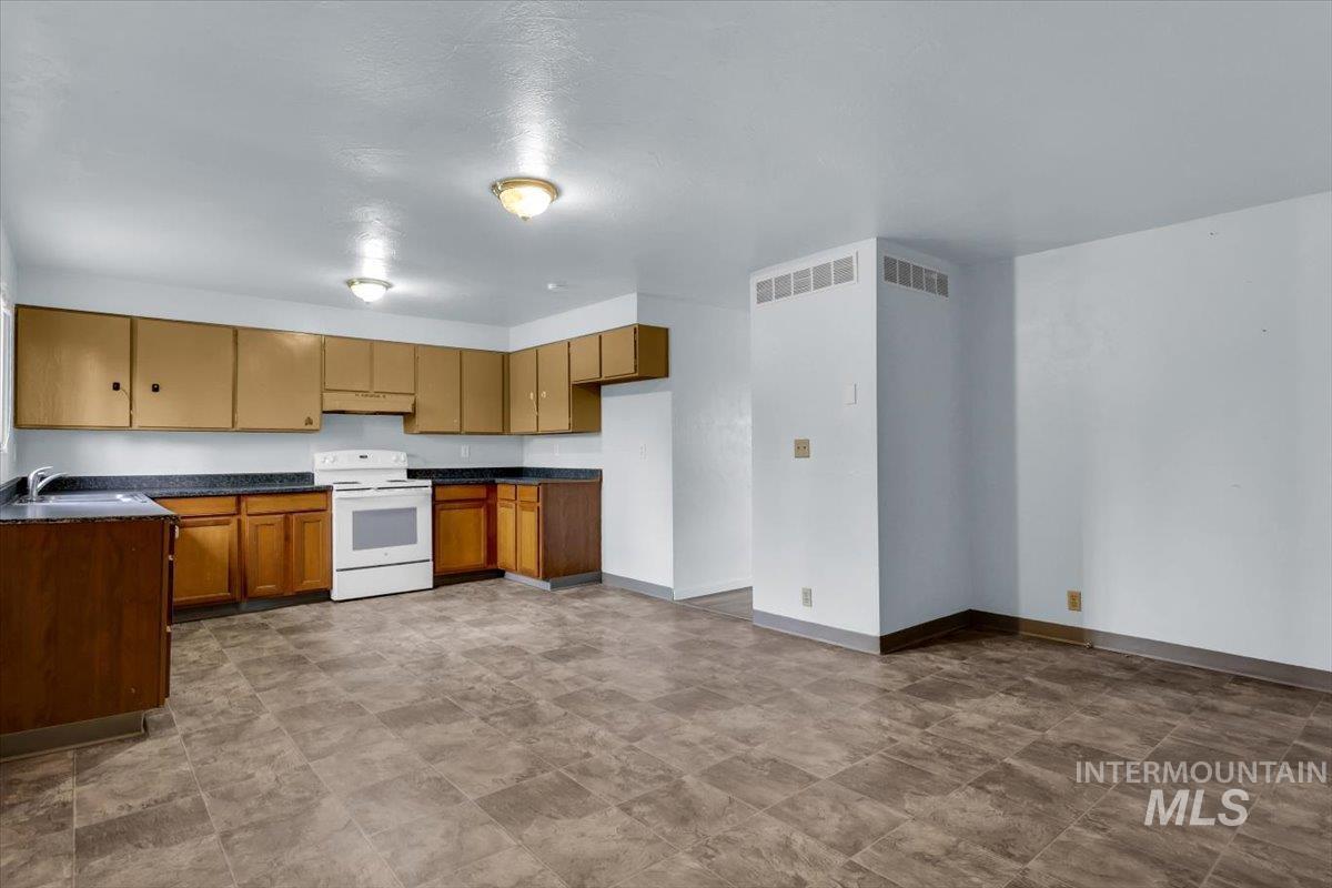 10330 W Flatland St Property Photo 9