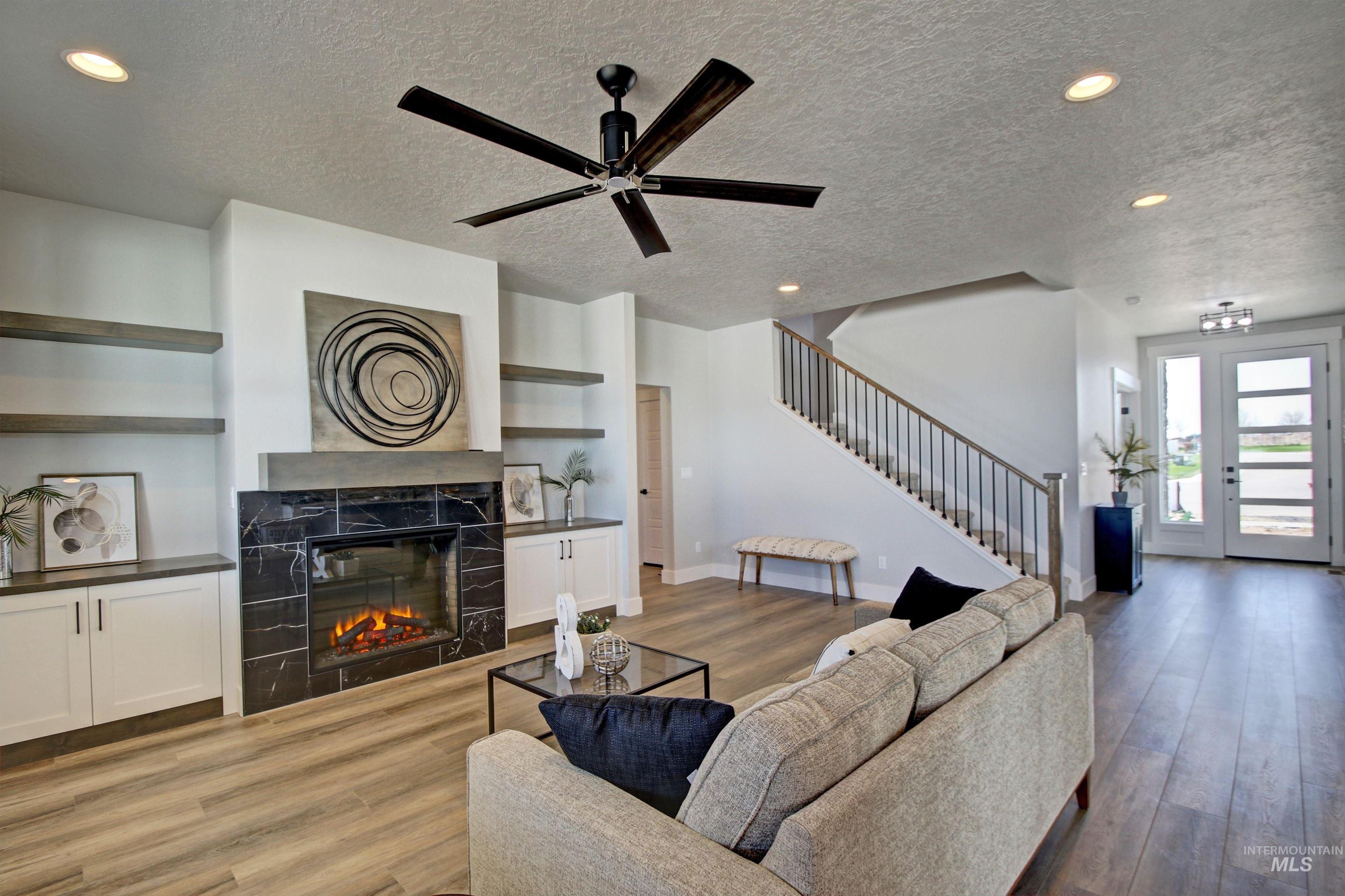56 E Jarvis St Property Photo 1