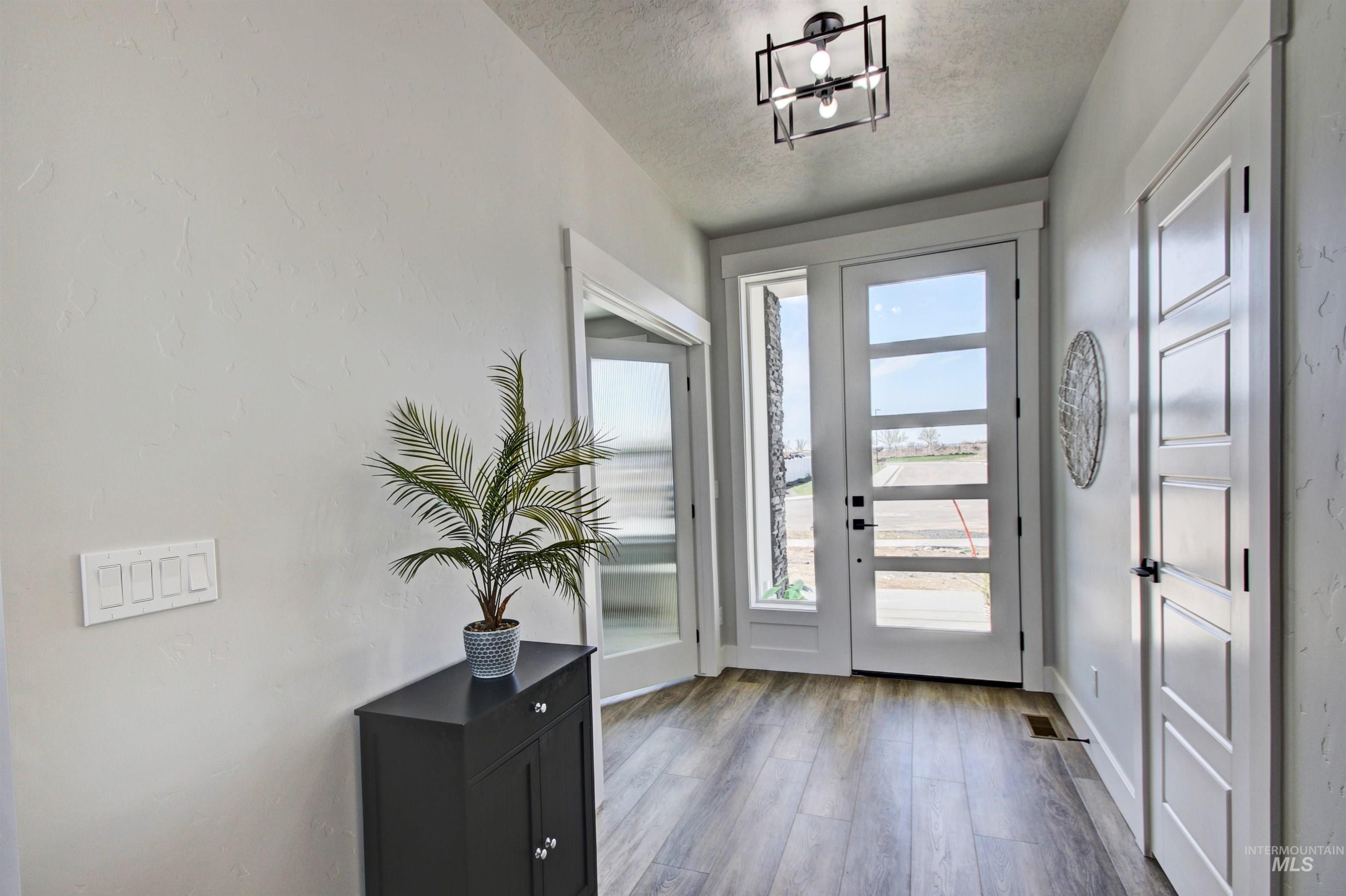 56 E Jarvis St Property Photo 3