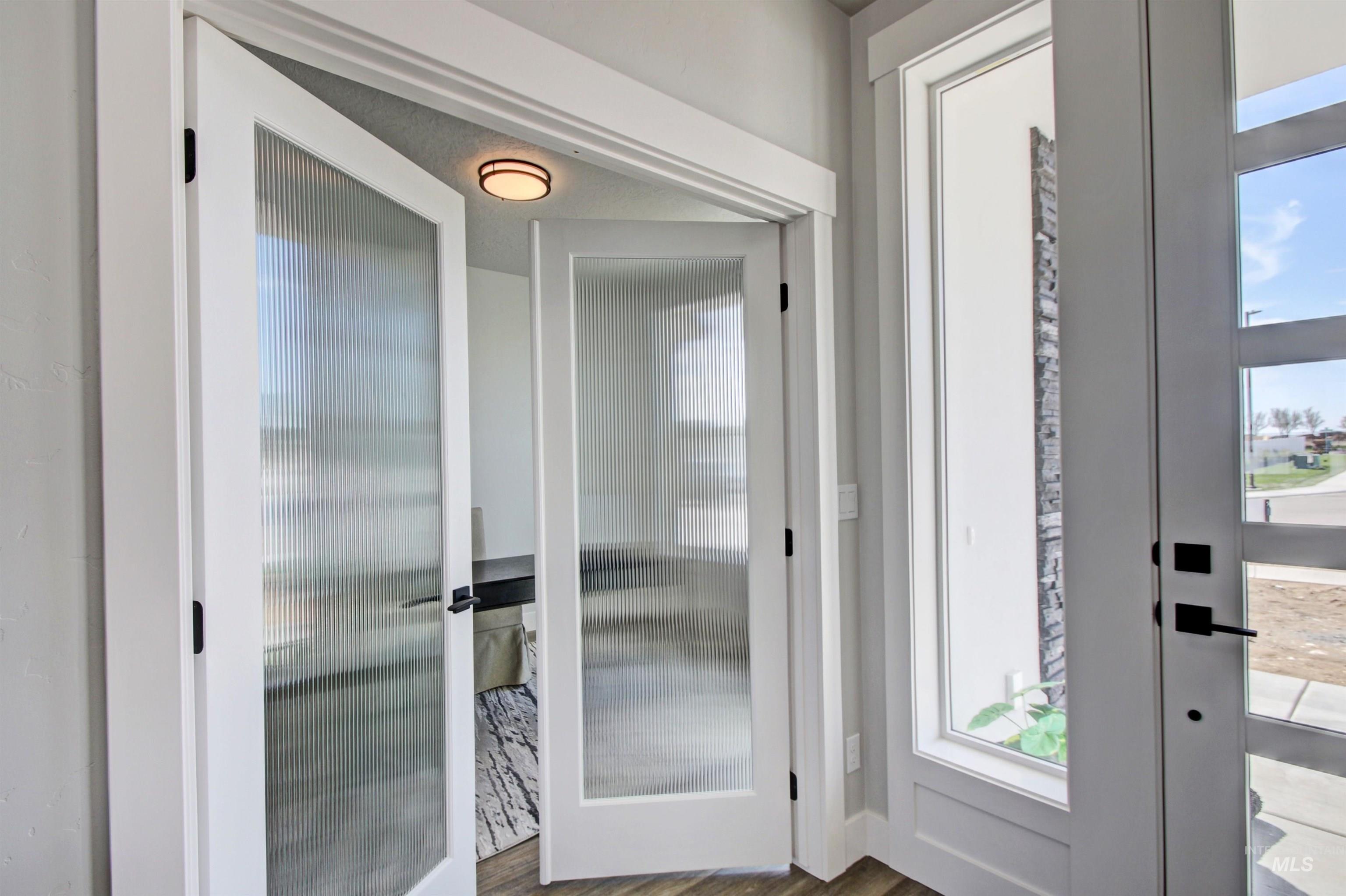 56 E Jarvis St Property Photo 8