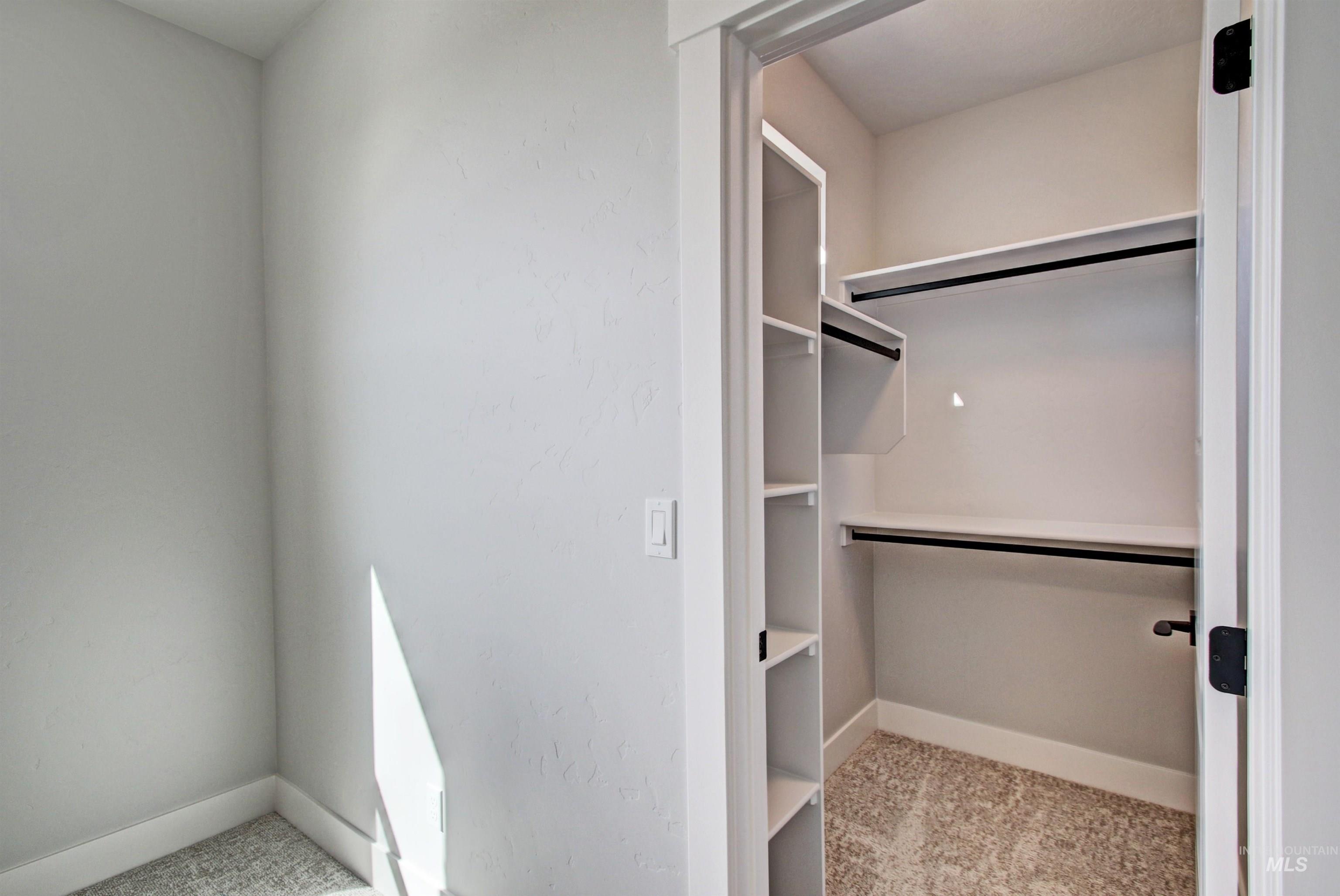 56 E Jarvis St Property Photo 31