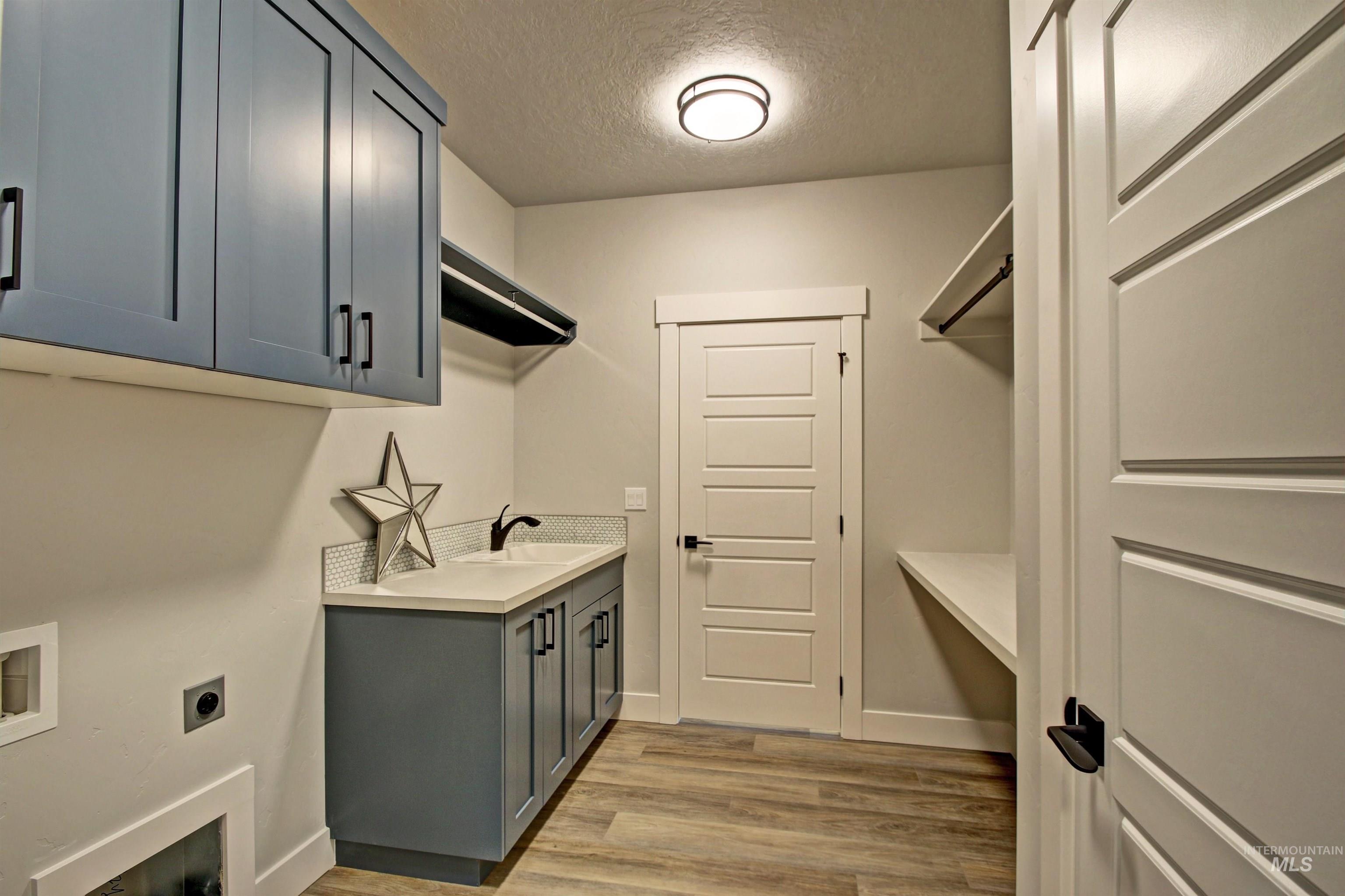 56 E Jarvis St Property Photo 37