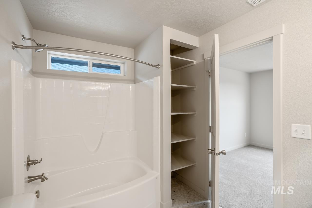 17583 Mason Ridge Way Property Photo 4