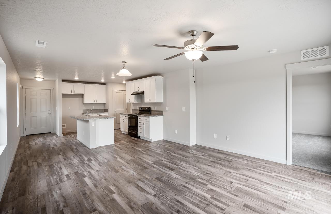 17583 Mason Ridge Way Property Photo 7