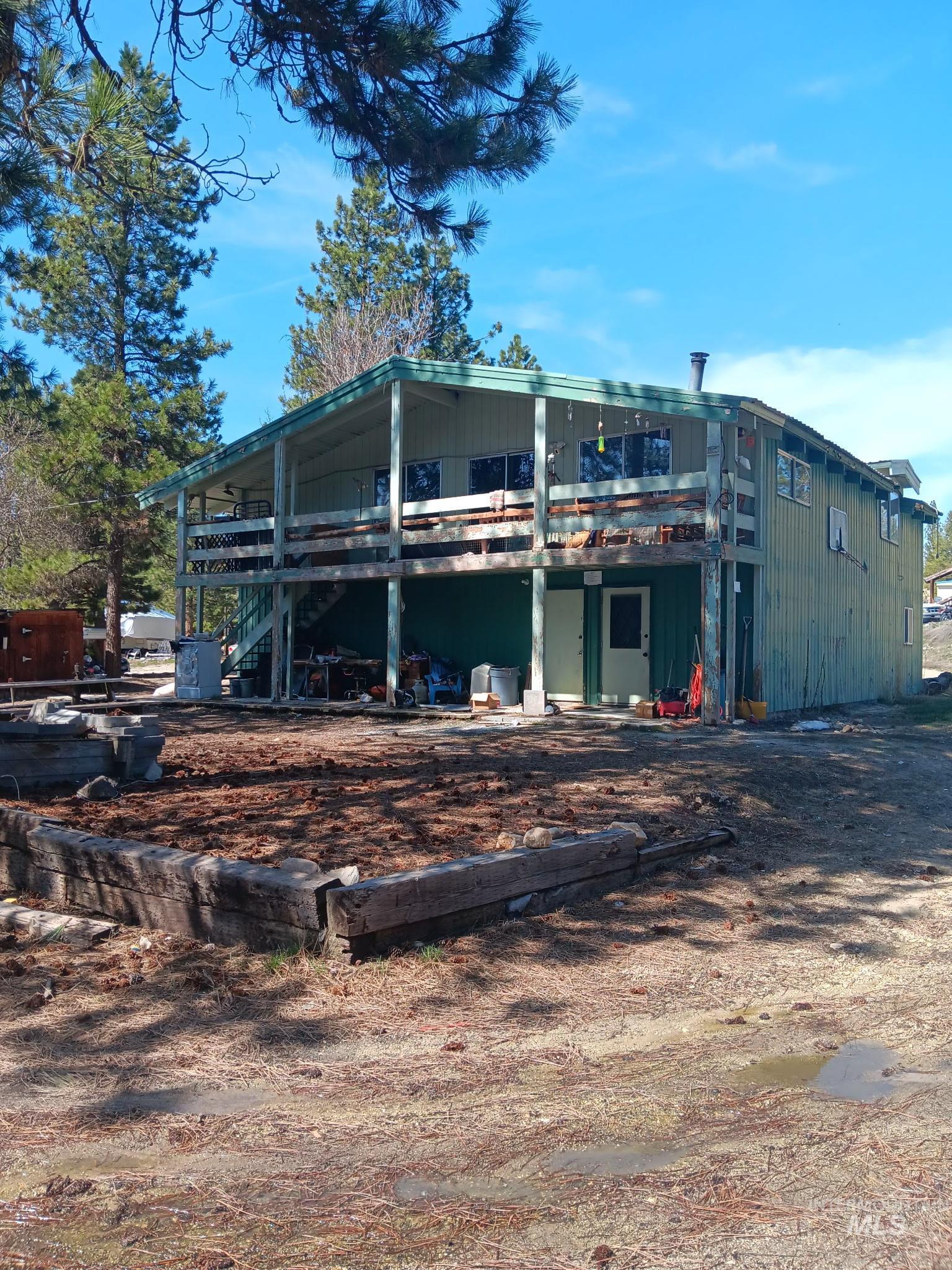 300 Elk Creek Rd Property Photo