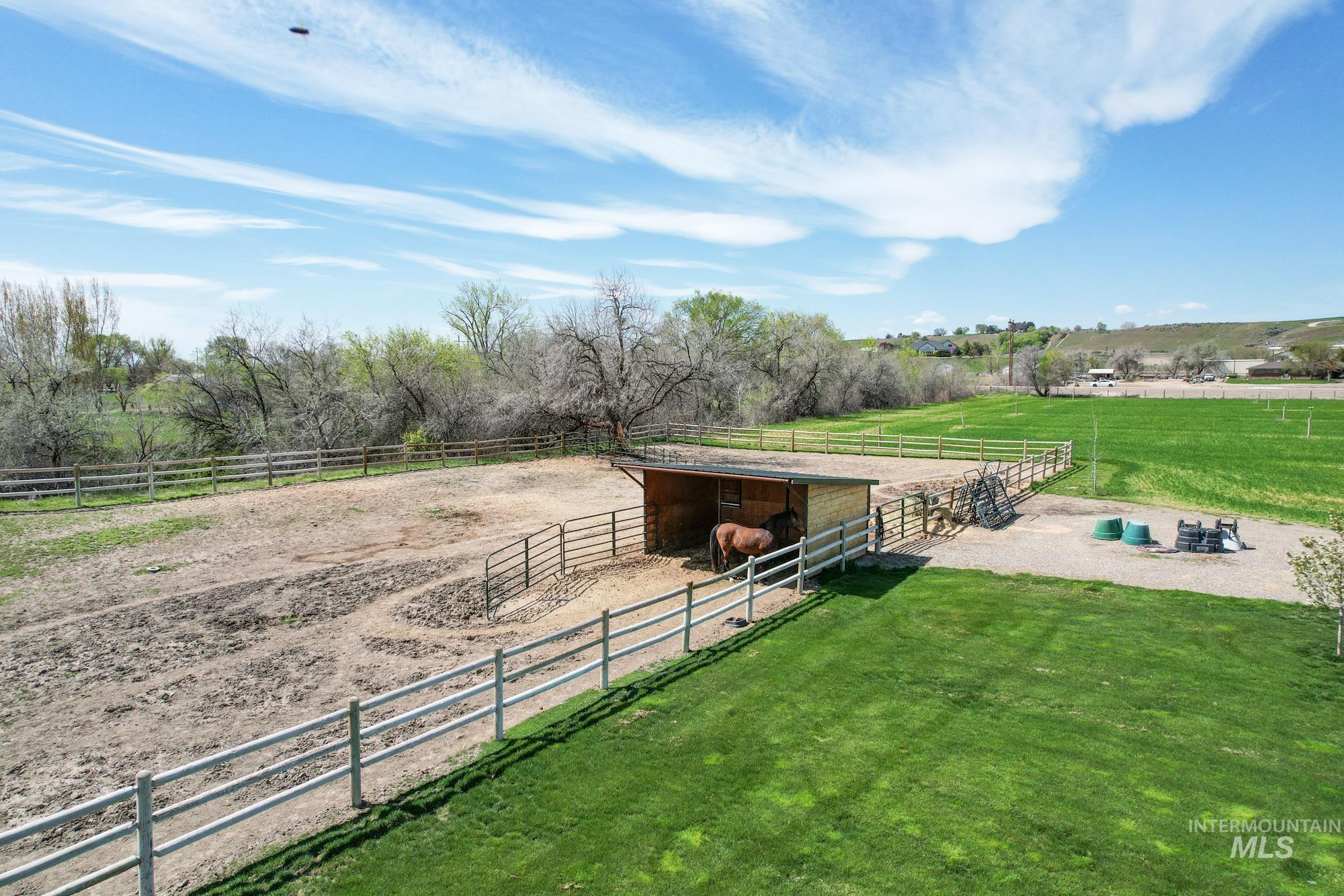 4460 Highway 201 Property Photo 8