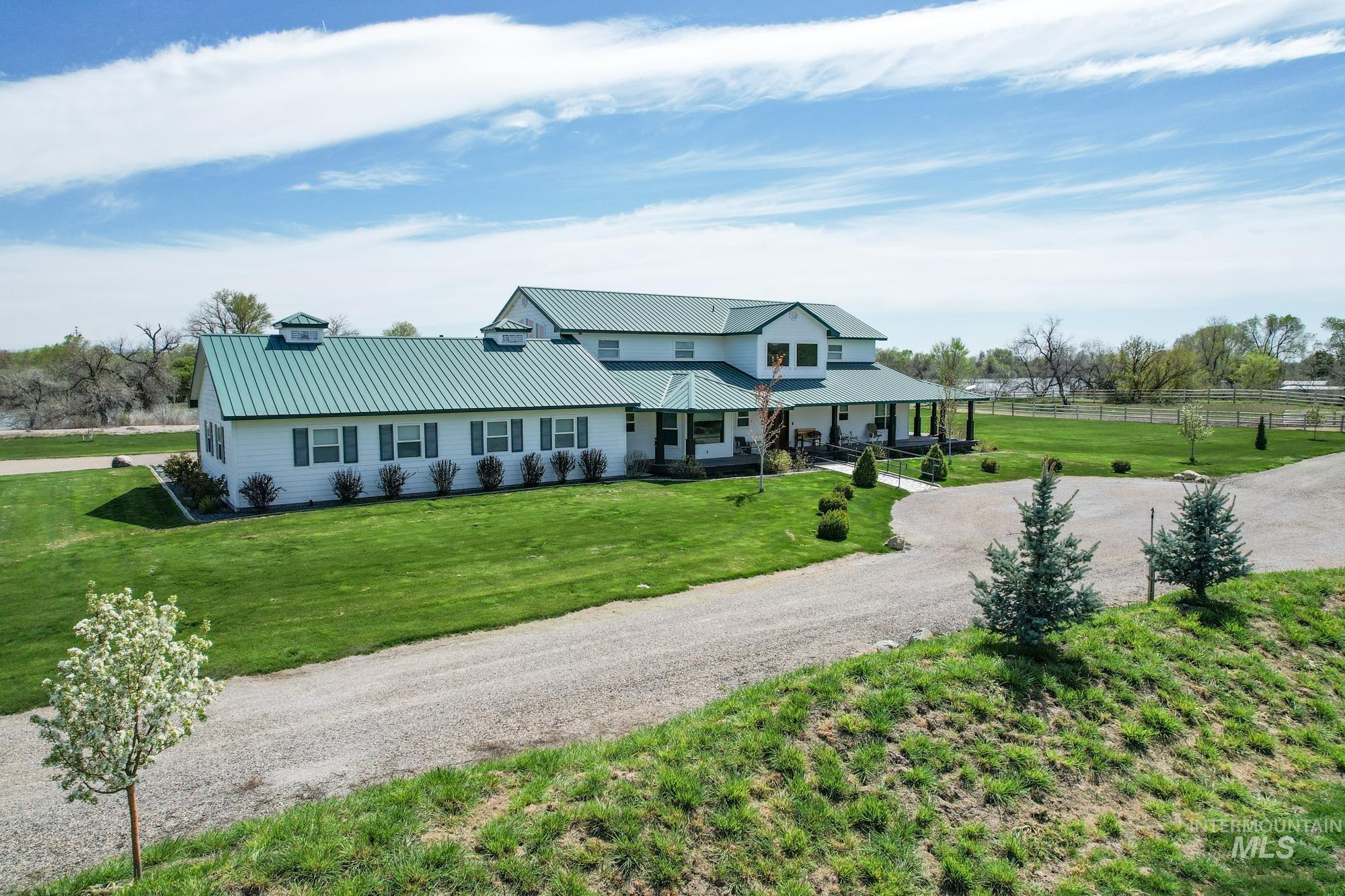 4460 Highway 201 Property Photo 9