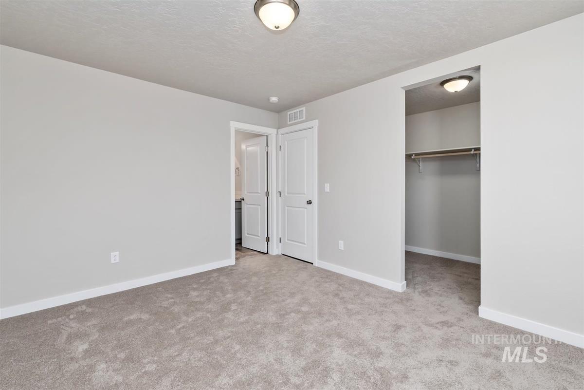 17560 Barefoot Ridge Way Property Photo 2