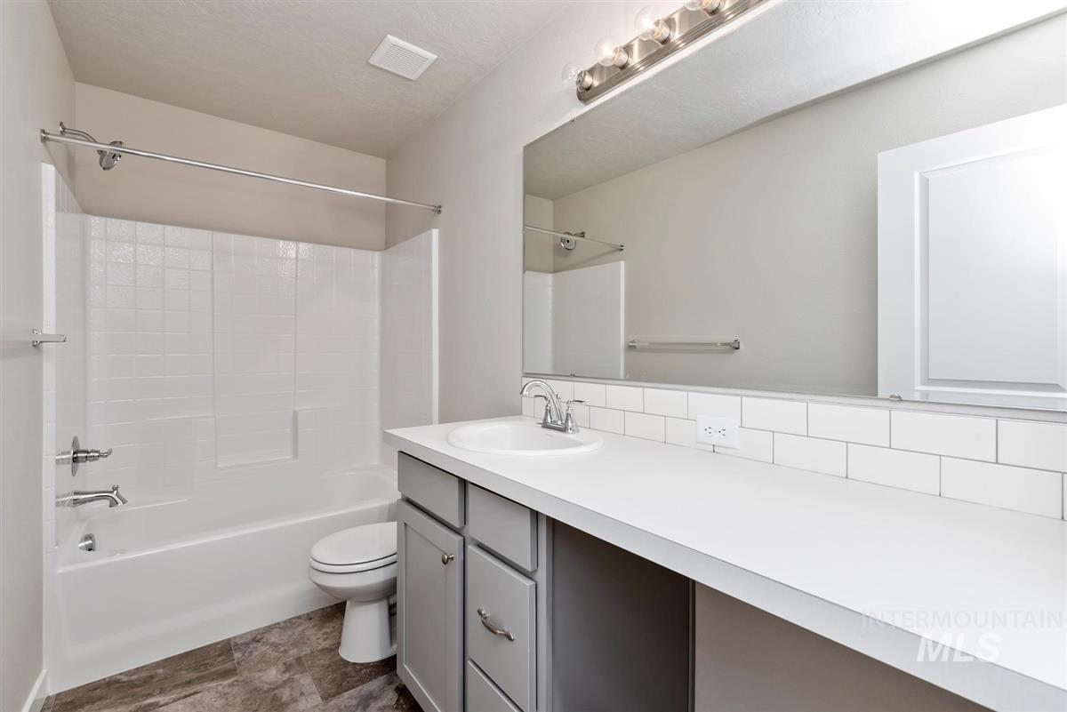 17560 Barefoot Ridge Way Property Photo 3