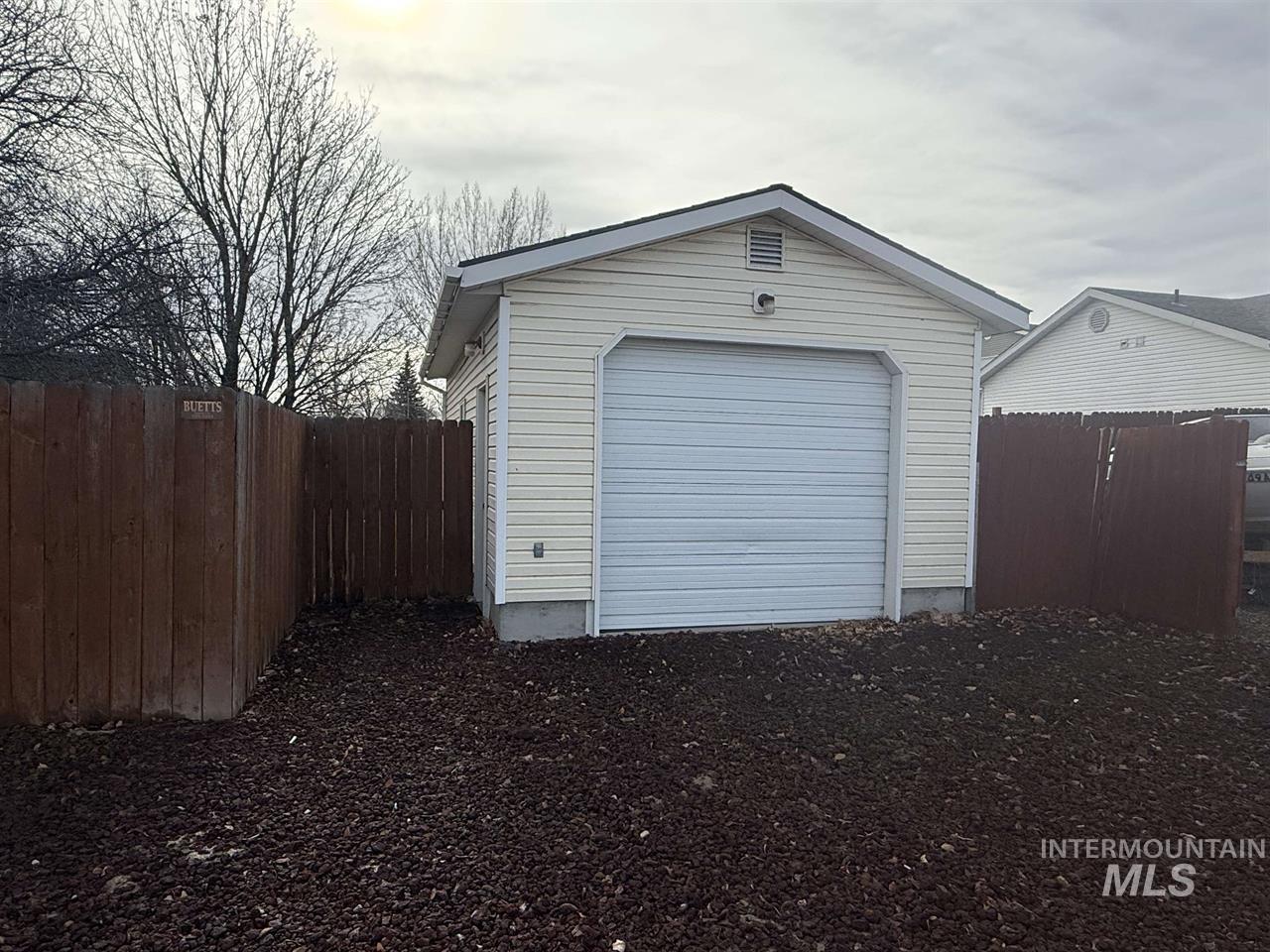 5967 Noah St. Property Photo 3
