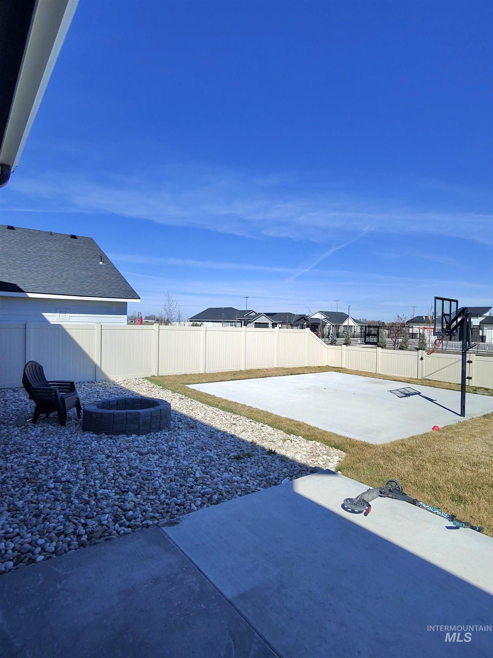 7092 W Grand Rapids Dr Property Photo 2