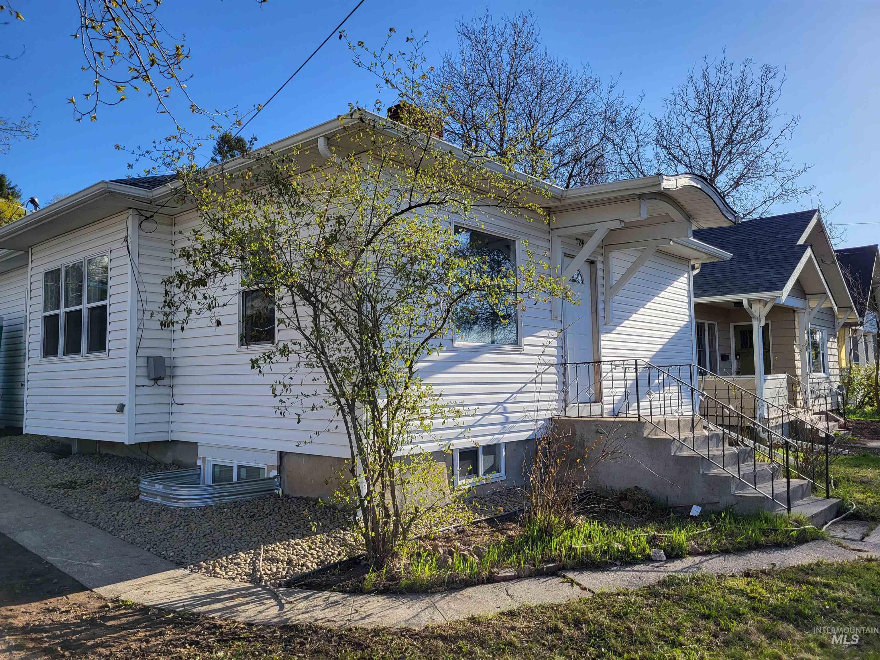 724 W A Street Property Photo 2
