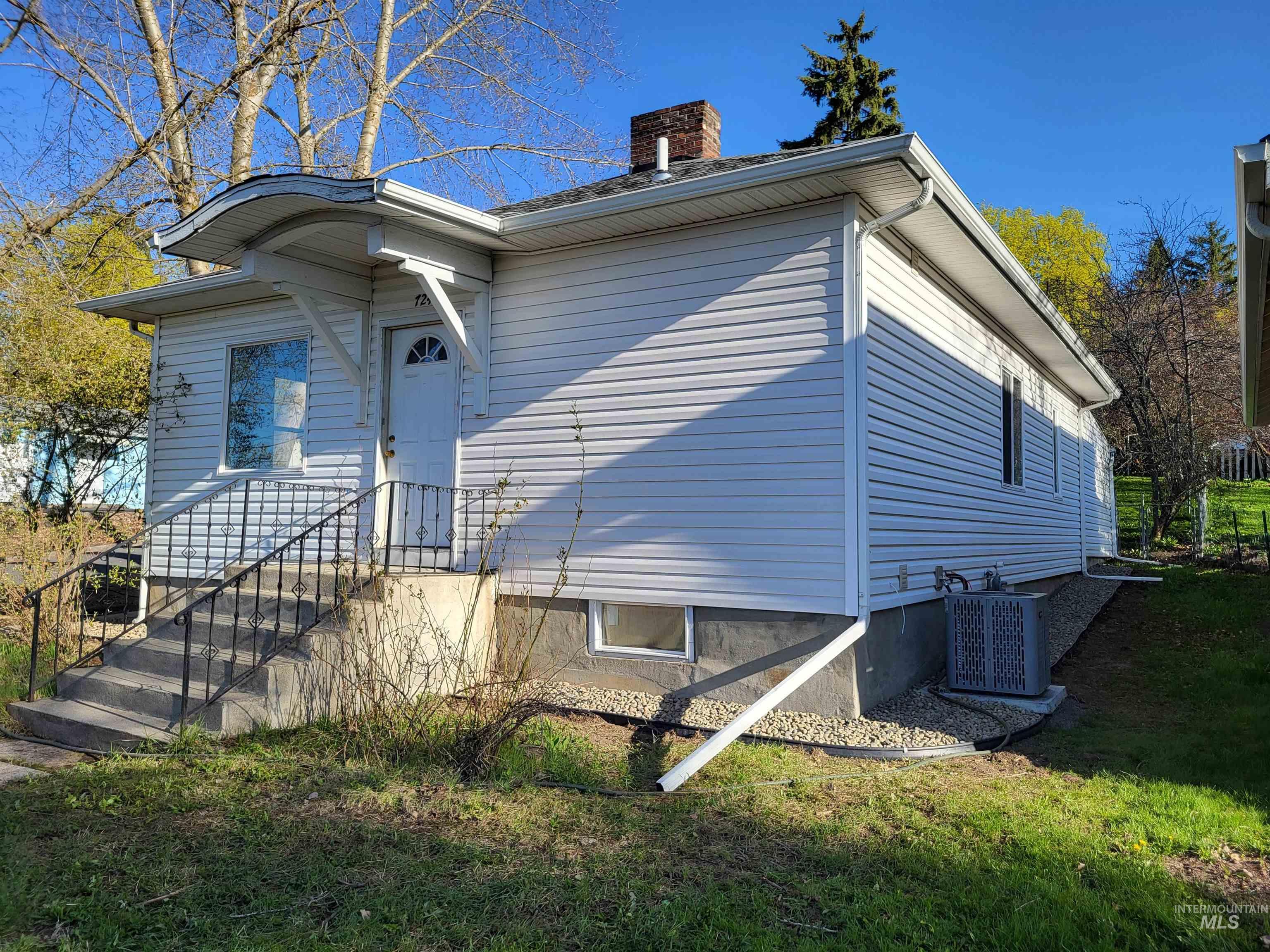 724 W A Street Property Photo 3