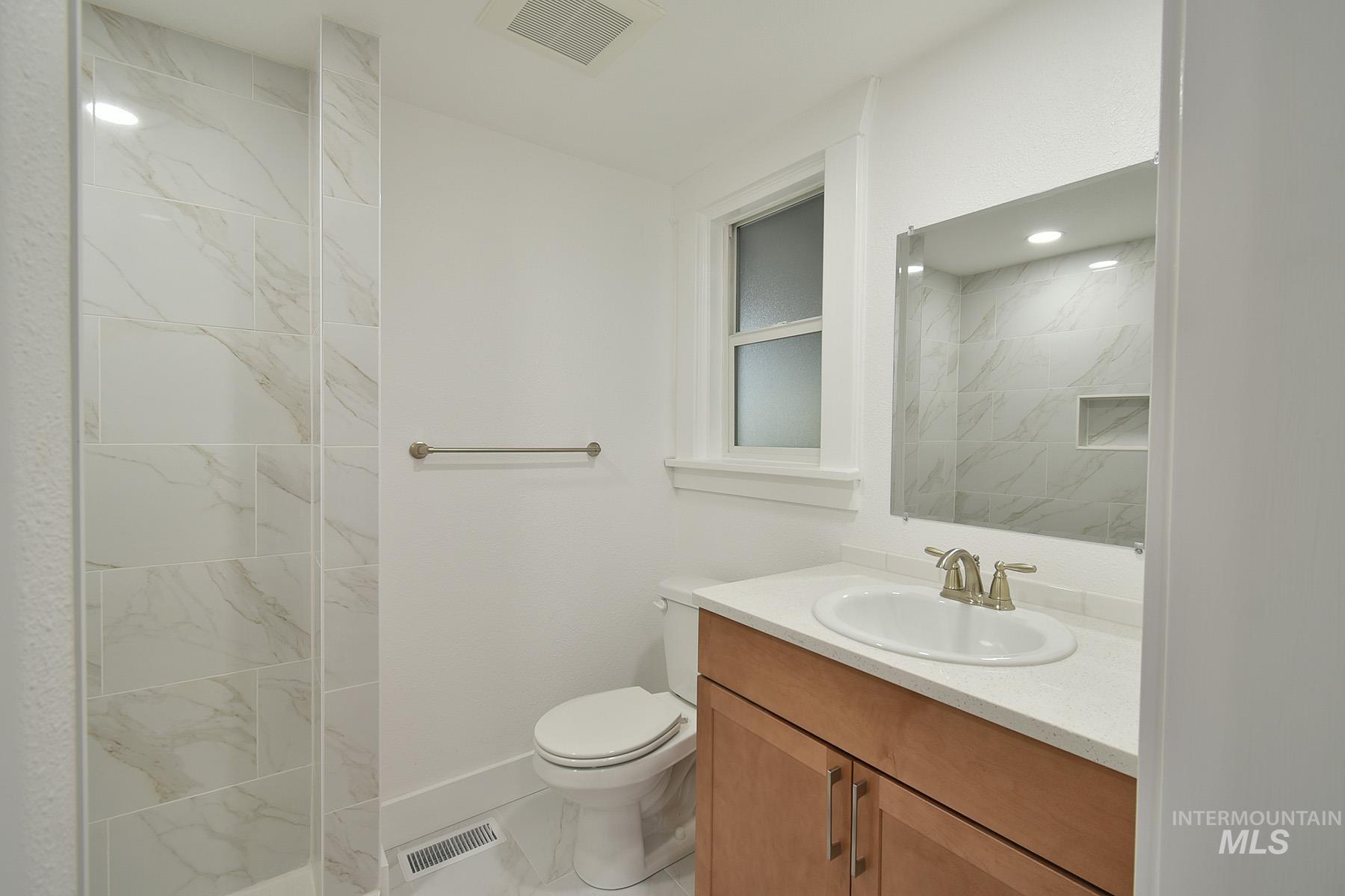 724 W A Street Property Photo 16