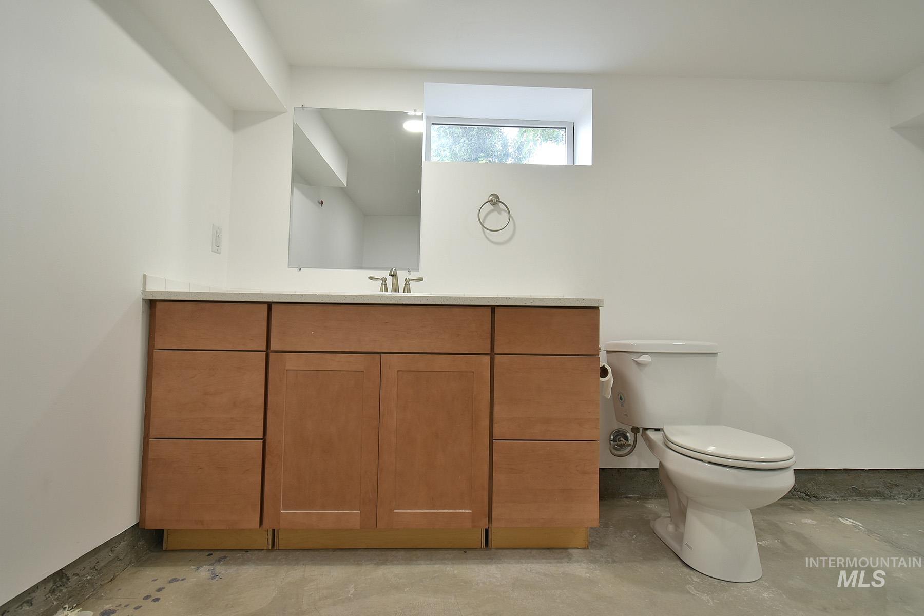 724 W A Street Property Photo 28