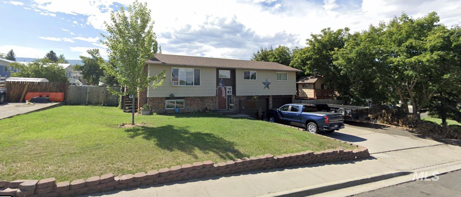 708 Maple Street Property Photo