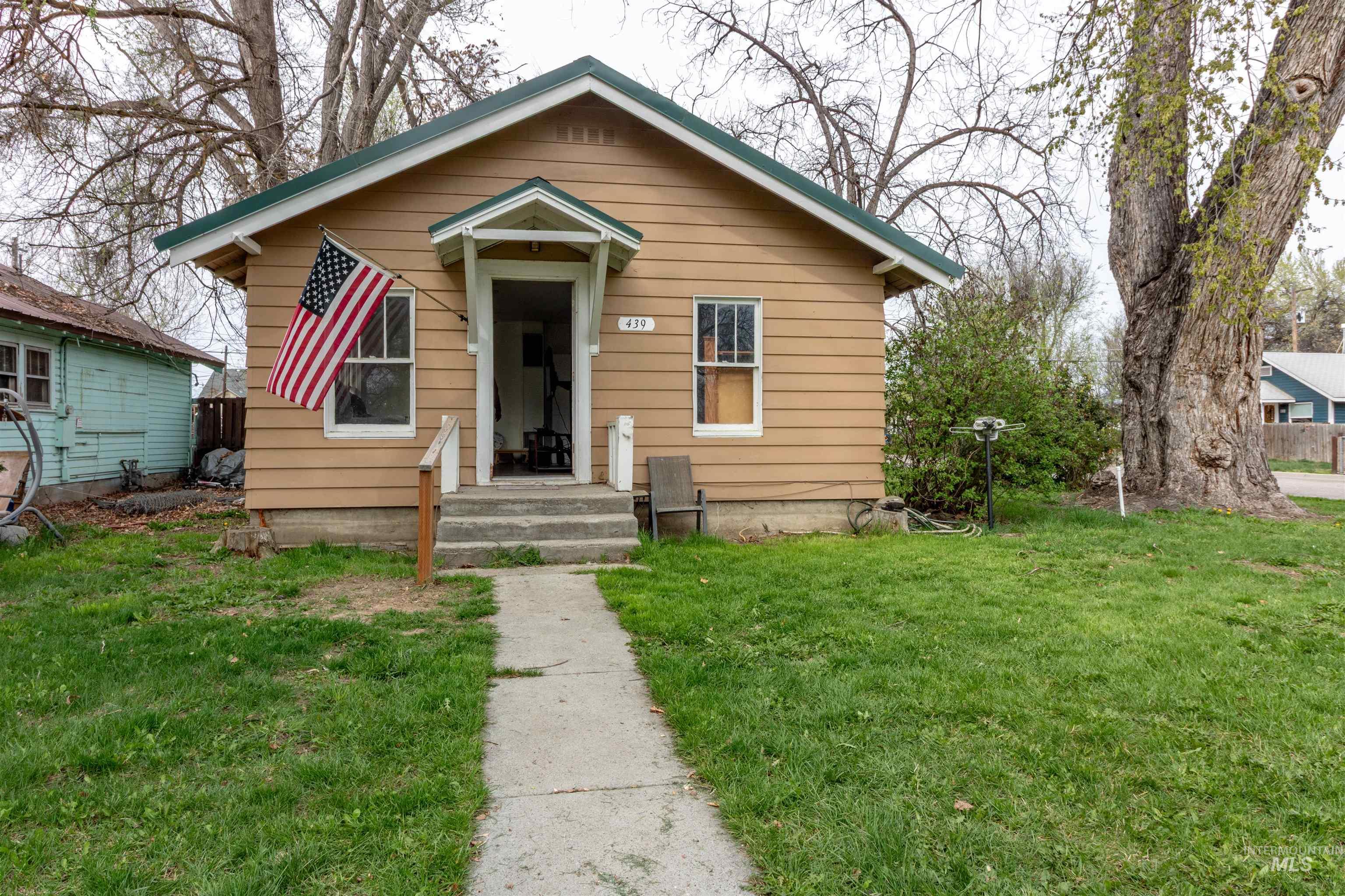 439 10th St. N. Property Photo