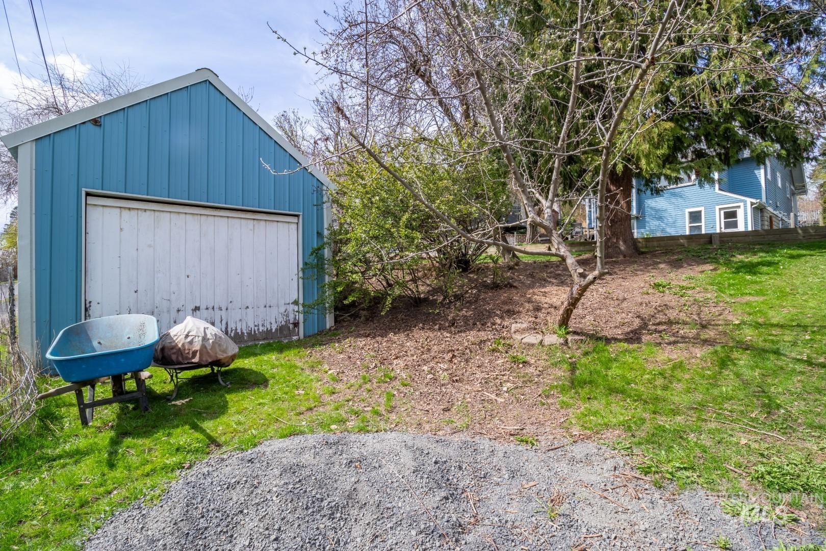 439 E 7th Street Property Photo 50