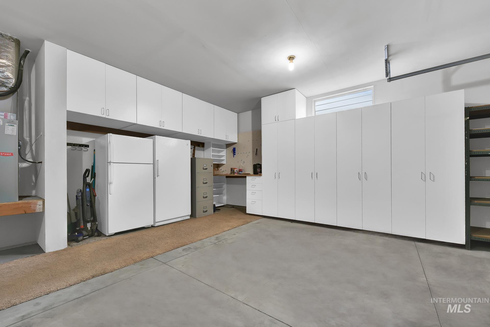 2954 N Cloverdale Rd Property Photo 23