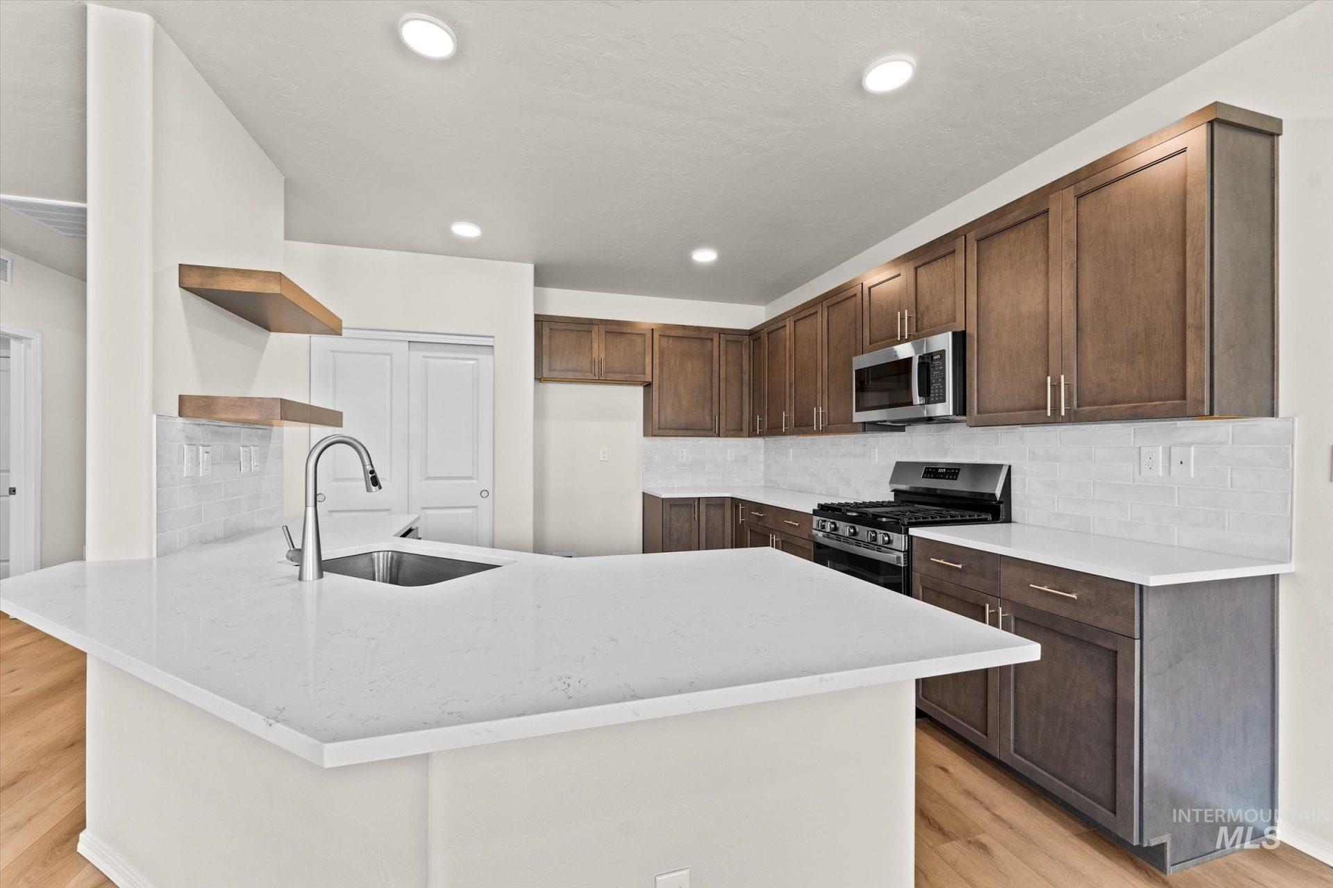 4874 E Sesame St. Property Photo 4