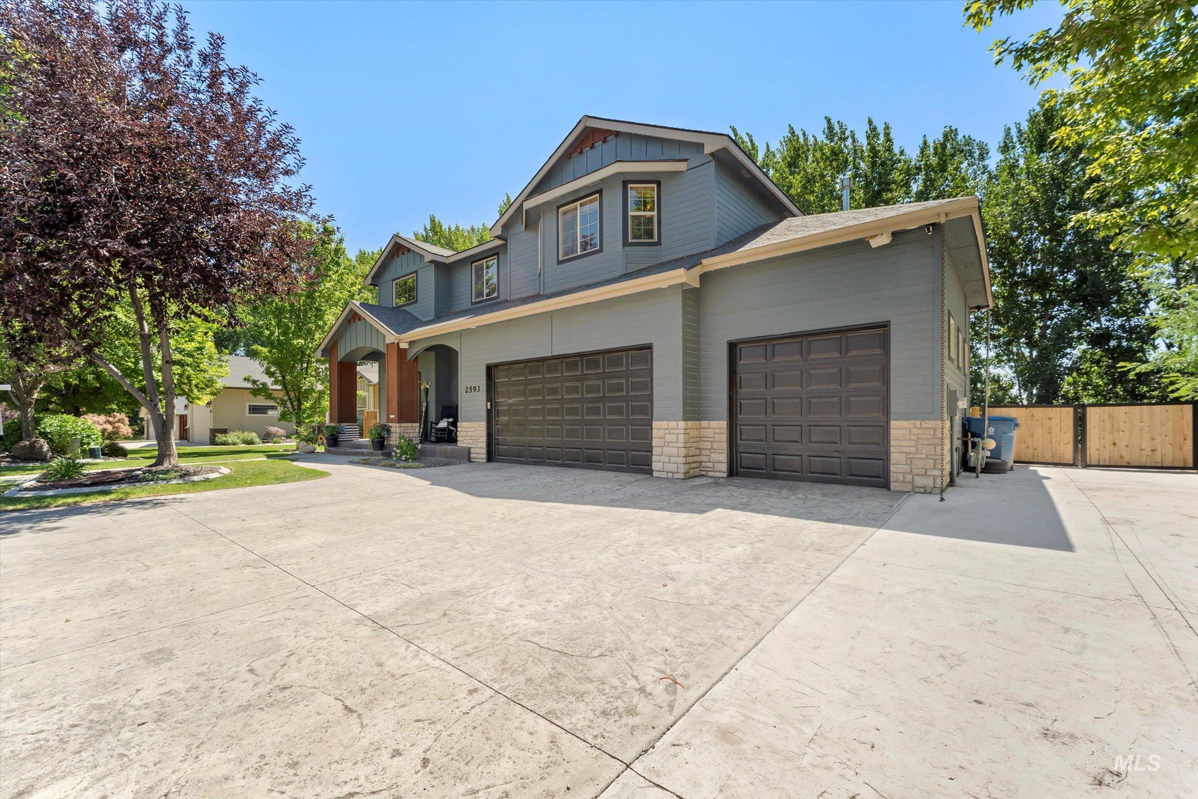 2593 S Skyview Drive Property Photo 2