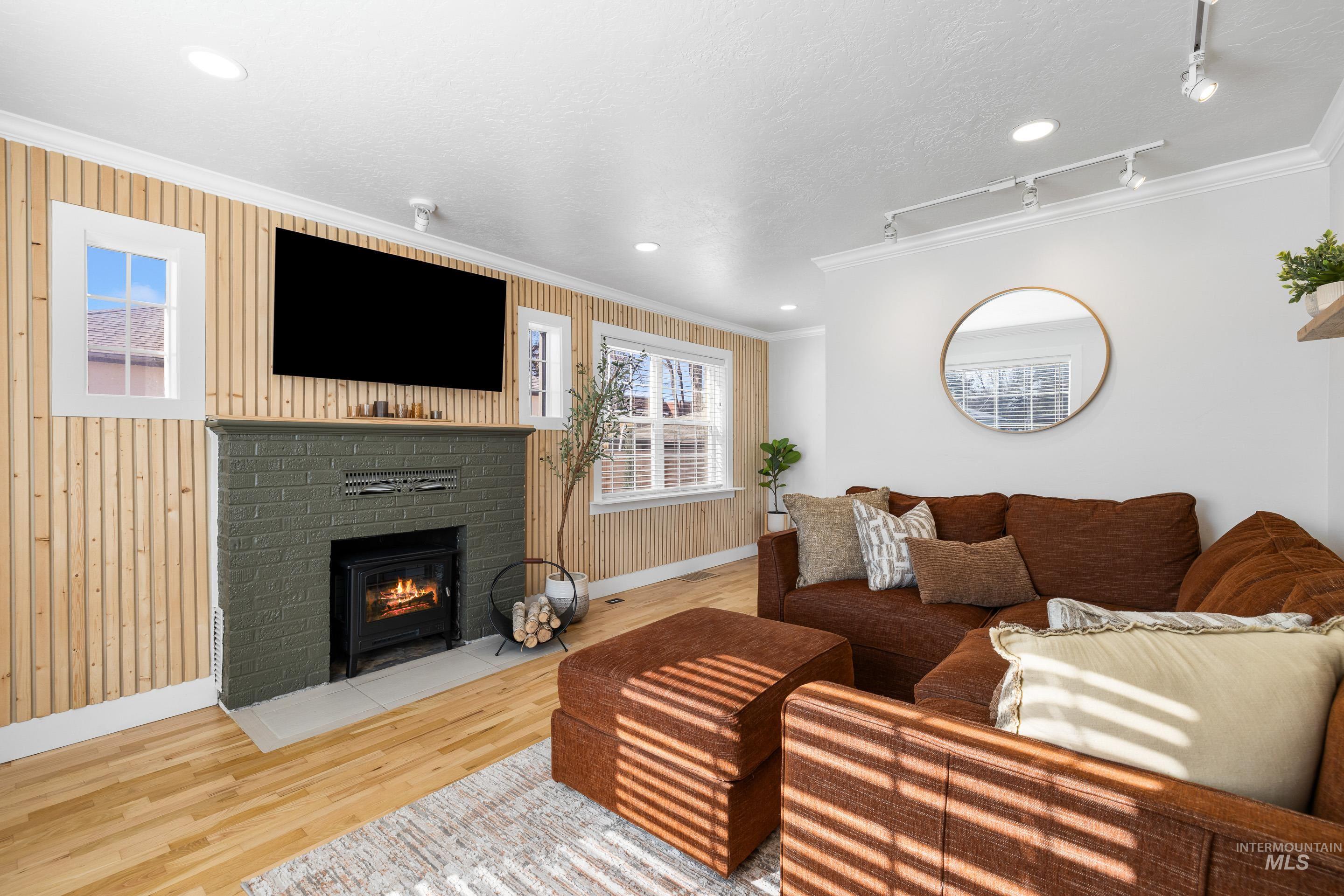 415 S Ivy Property Photo 4