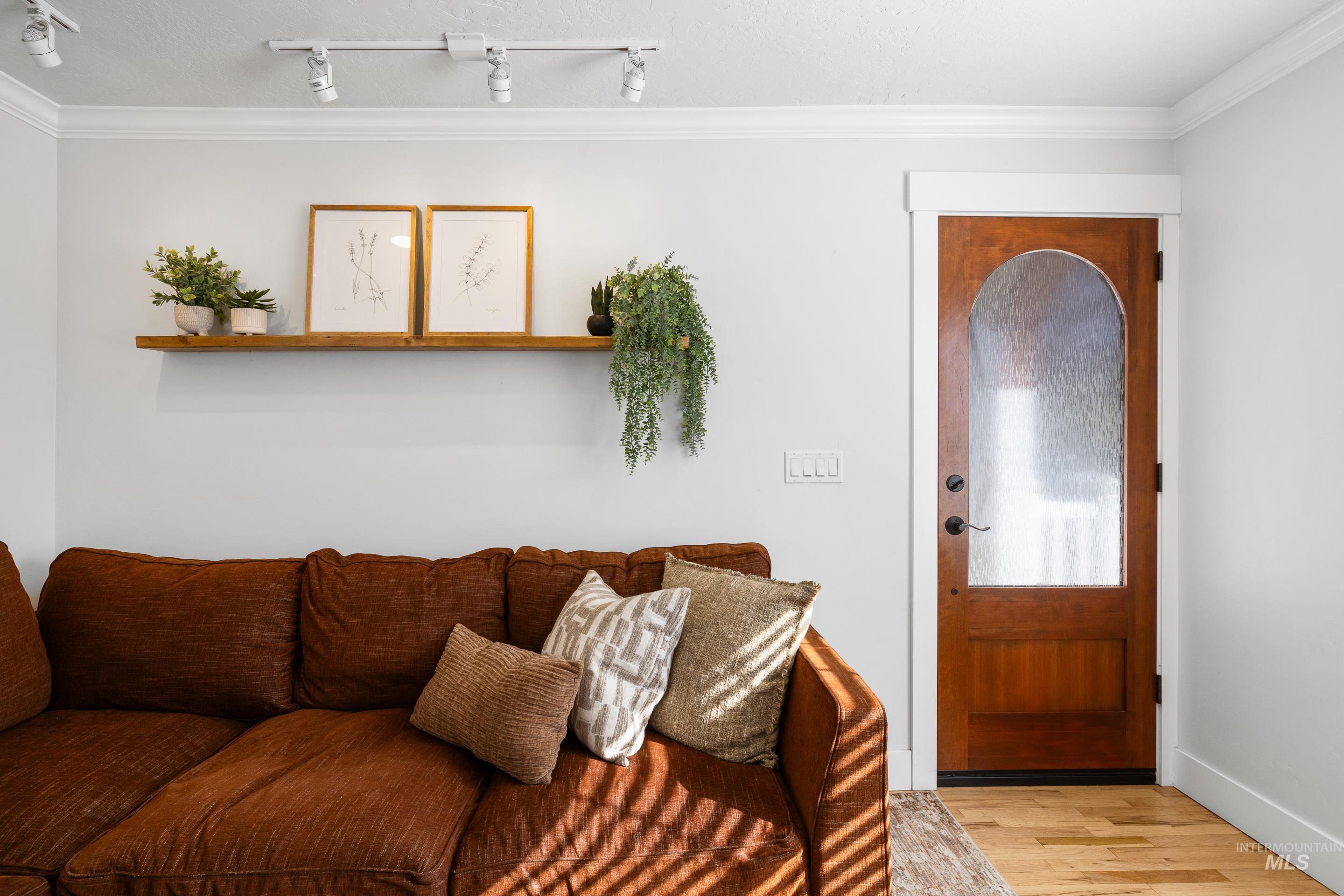 415 S Ivy Property Photo 5