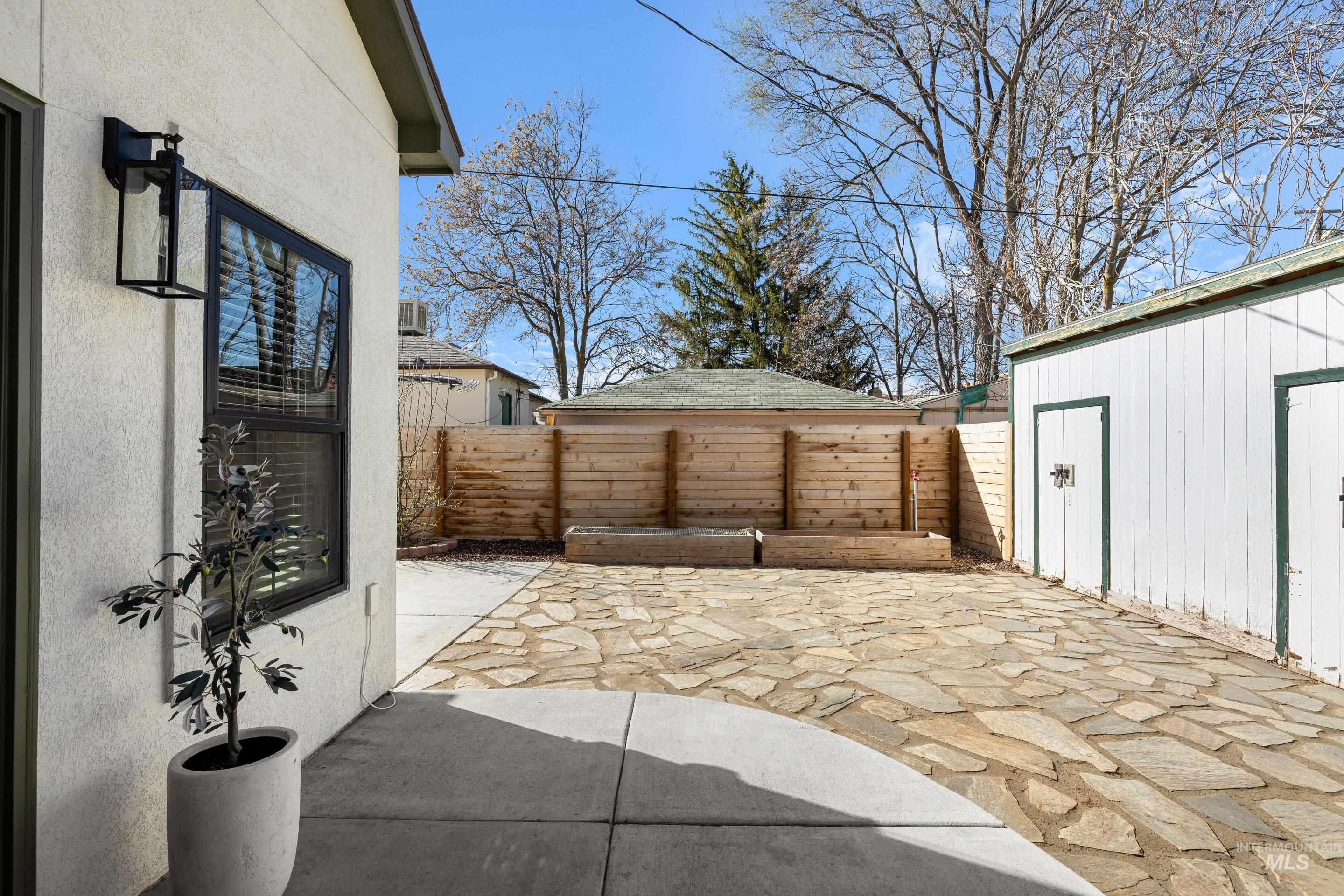 415 S Ivy Property Photo 30