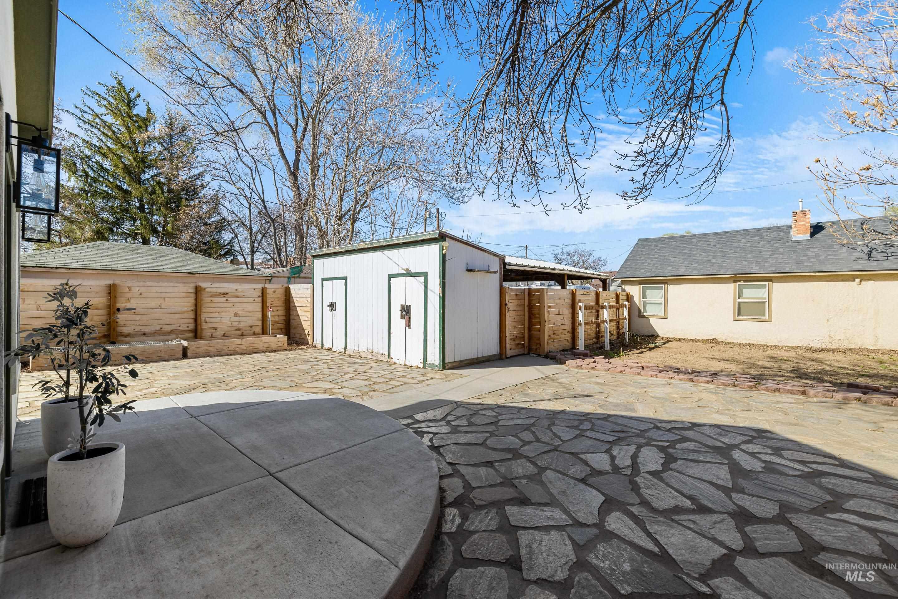 415 S Ivy Property Photo 36