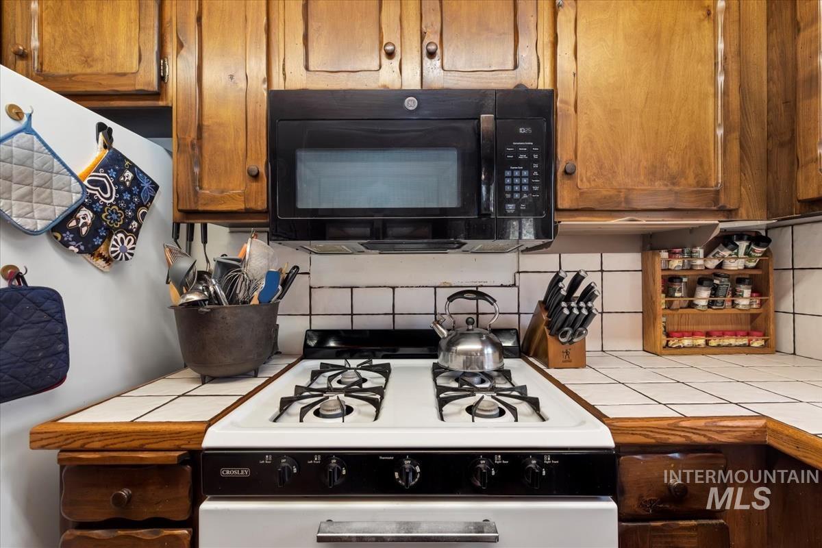 10 Bransons Dr Property Photo 11