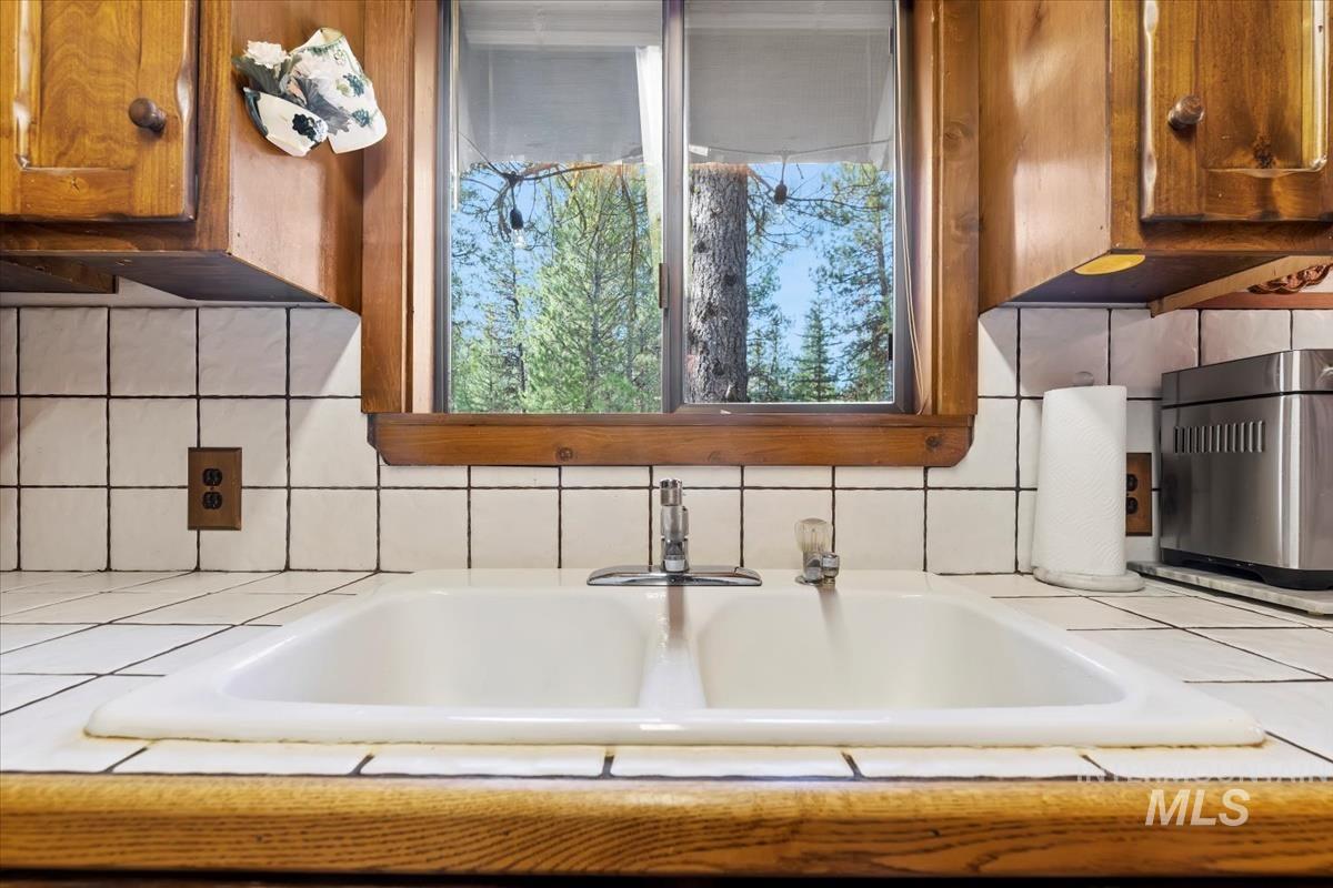 10 Bransons Dr Property Photo 12