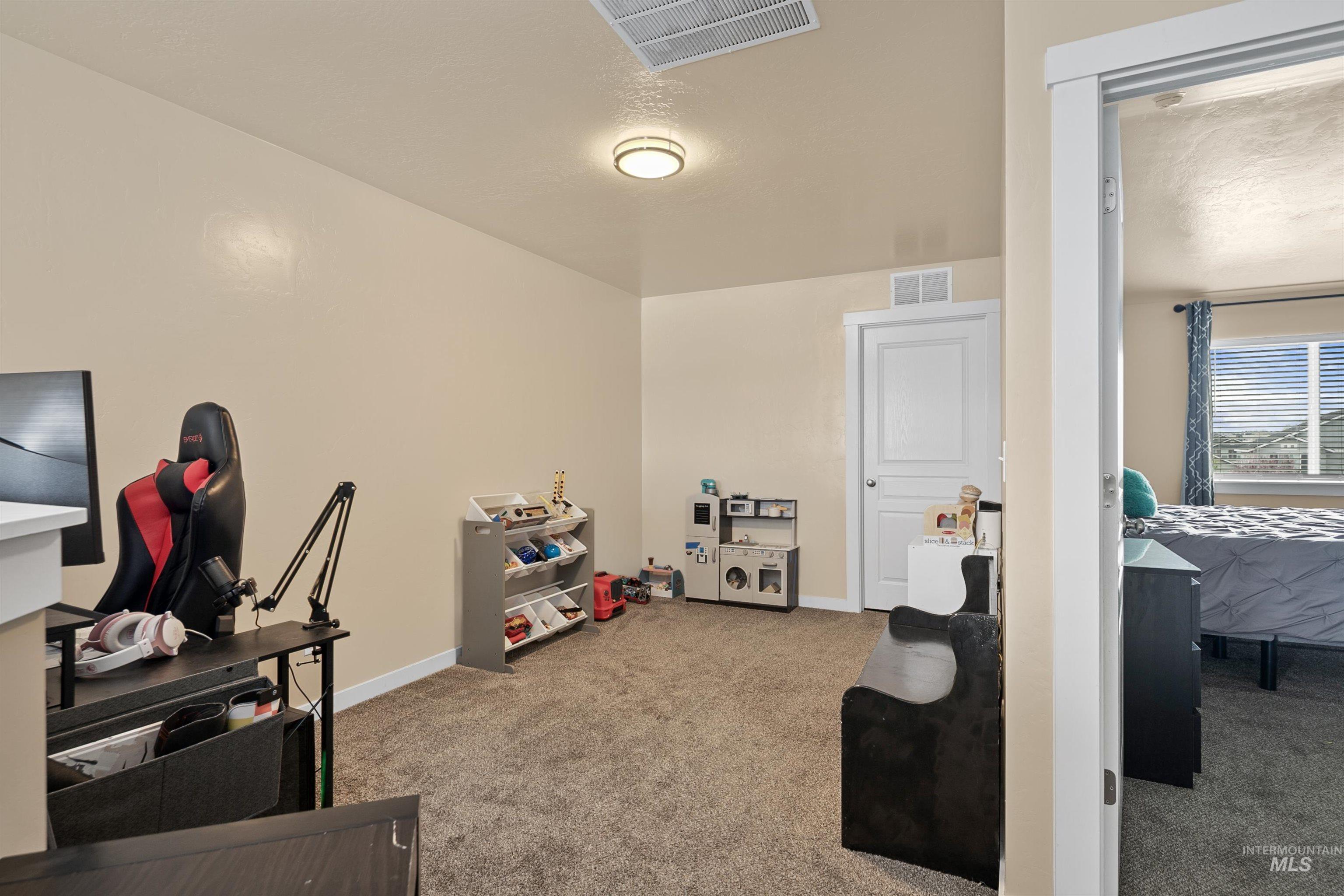 2633 W Jayton Dr Property Photo 19