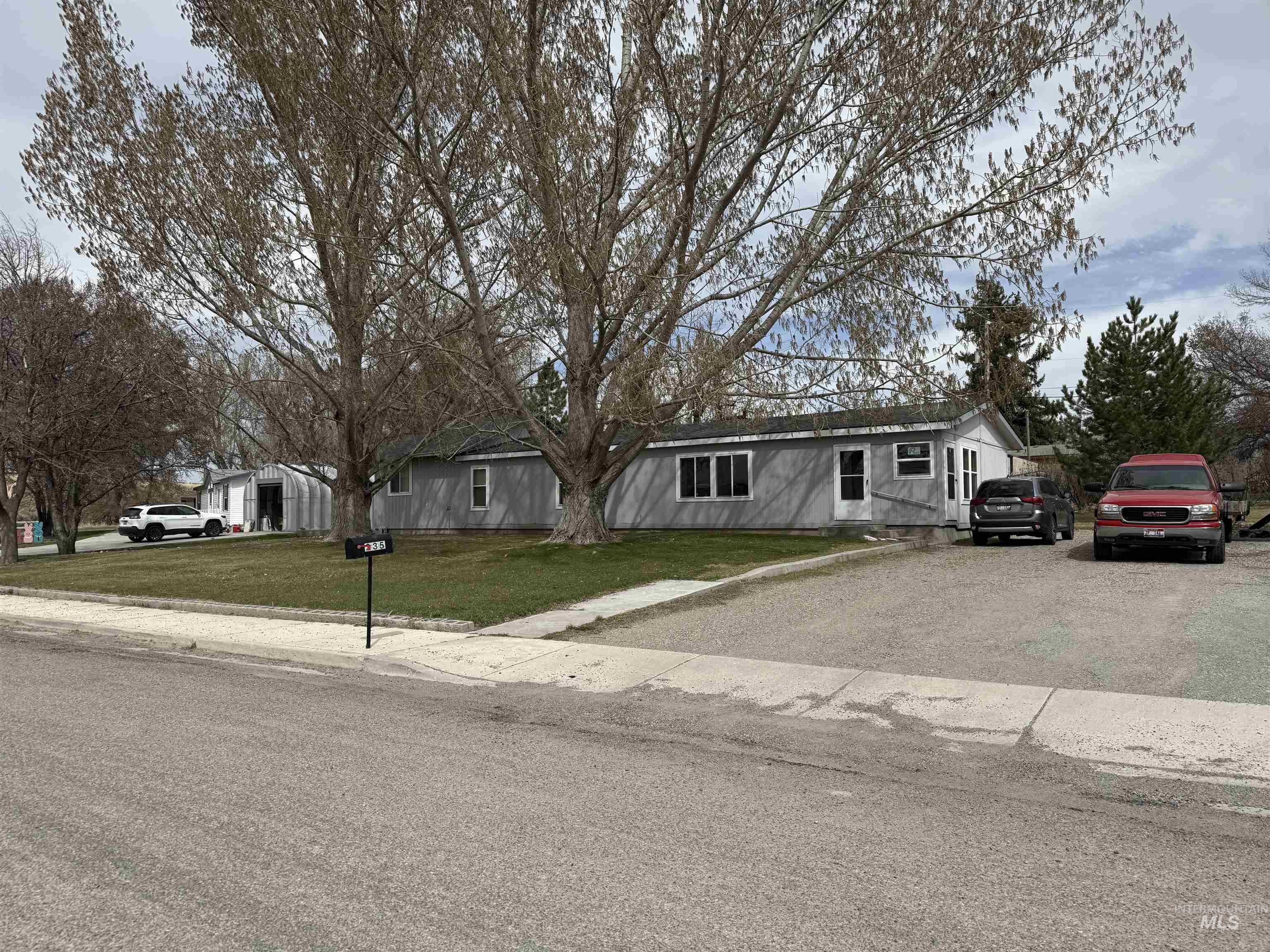 235 S Oregon Trail Property Photo 2