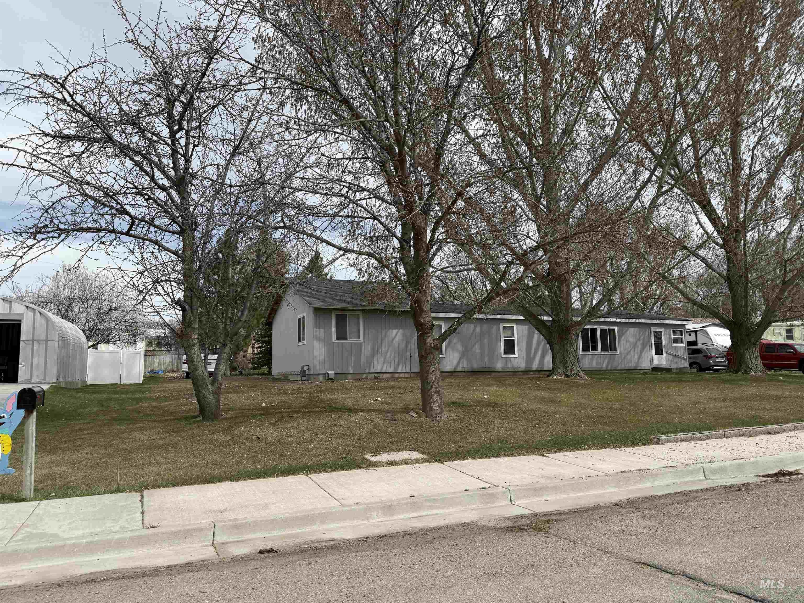 235 S Oregon Trail Property Photo 3