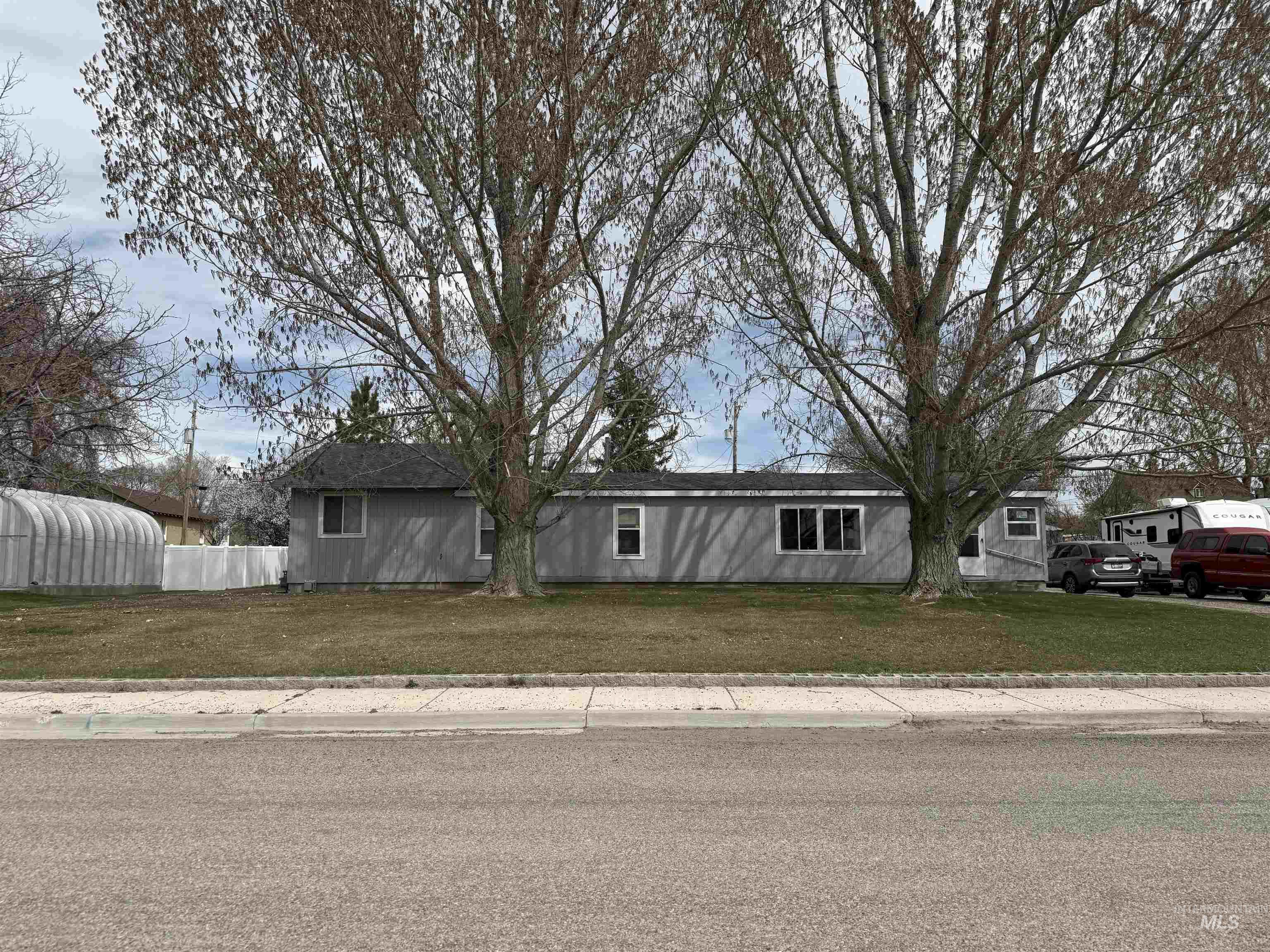 235 S Oregon Trail Property Photo 4
