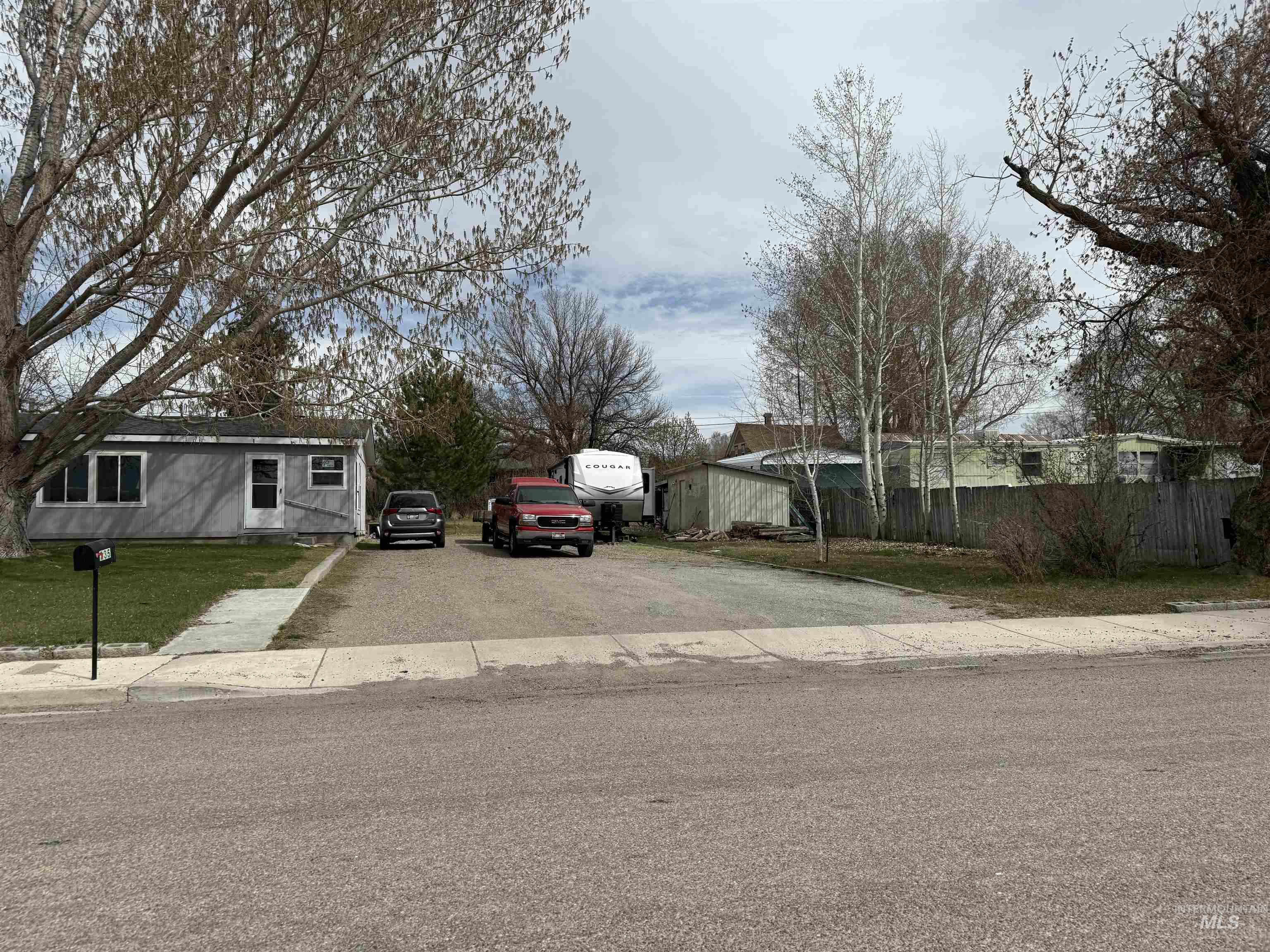 235 S Oregon Trail Property Photo 5