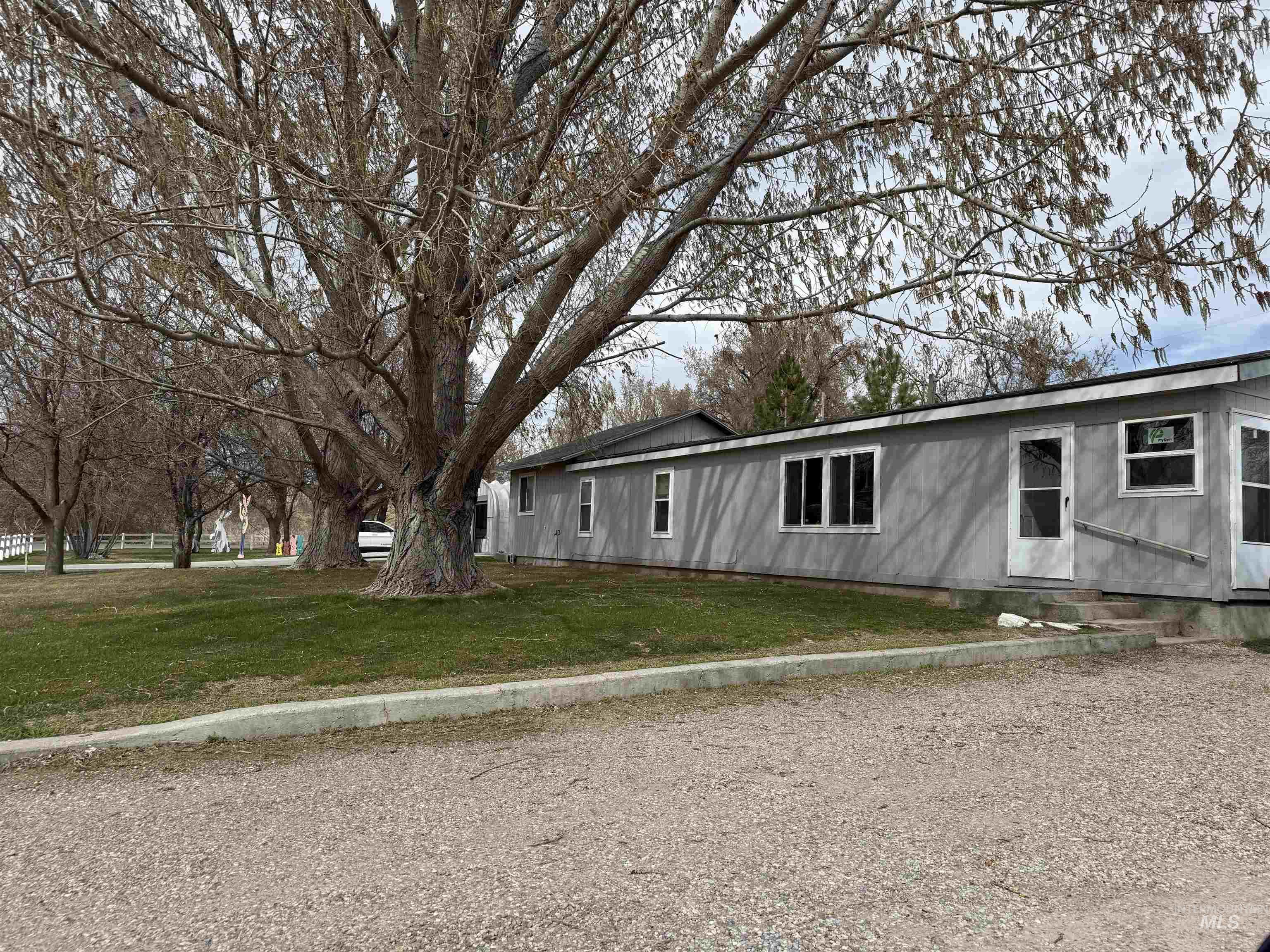 235 S Oregon Trail Property Photo 6
