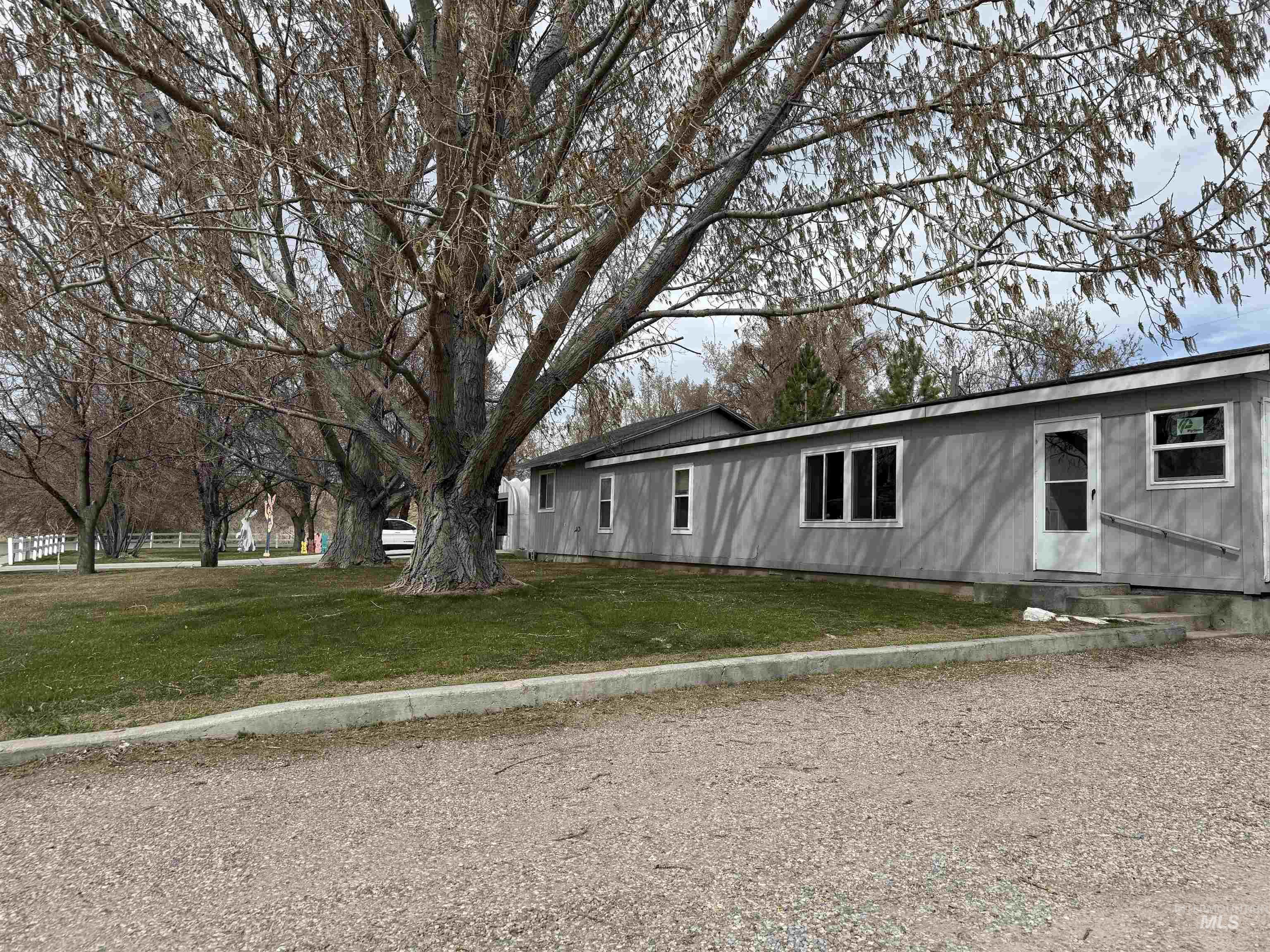 235 S Oregon Trail Property Photo 7
