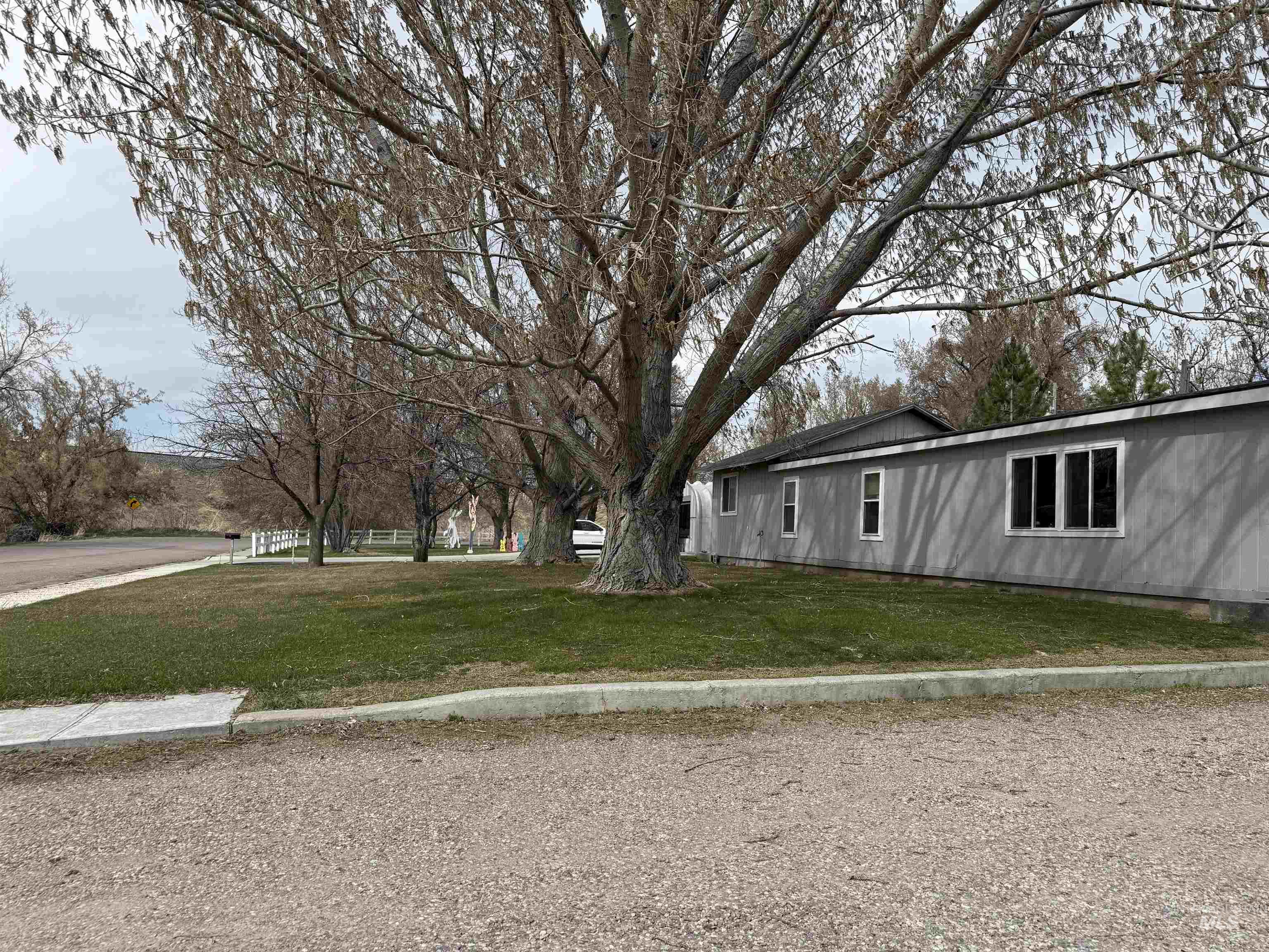 235 S Oregon Trail Property Photo 8