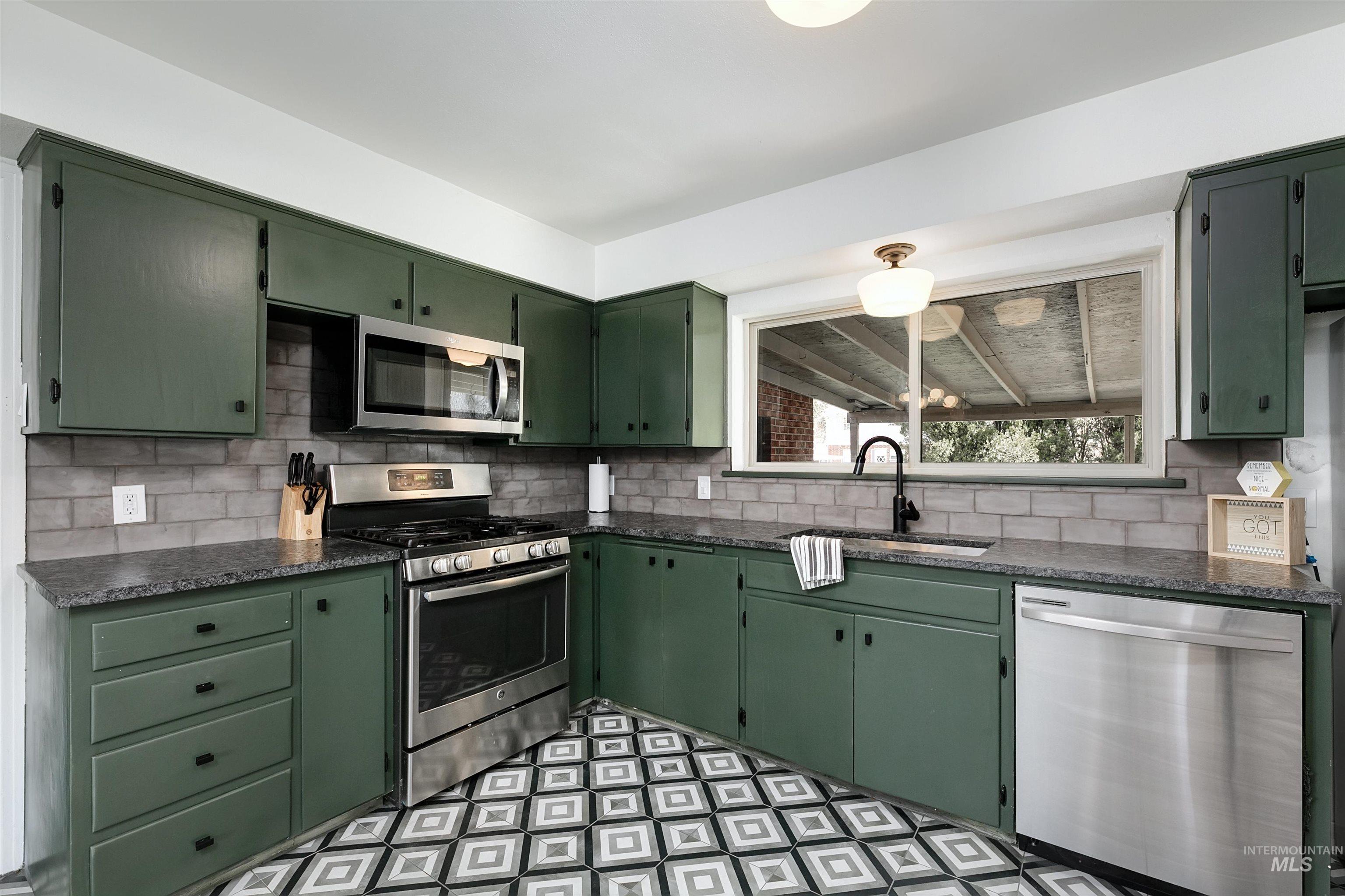 1706 Hervey Property Photo 10