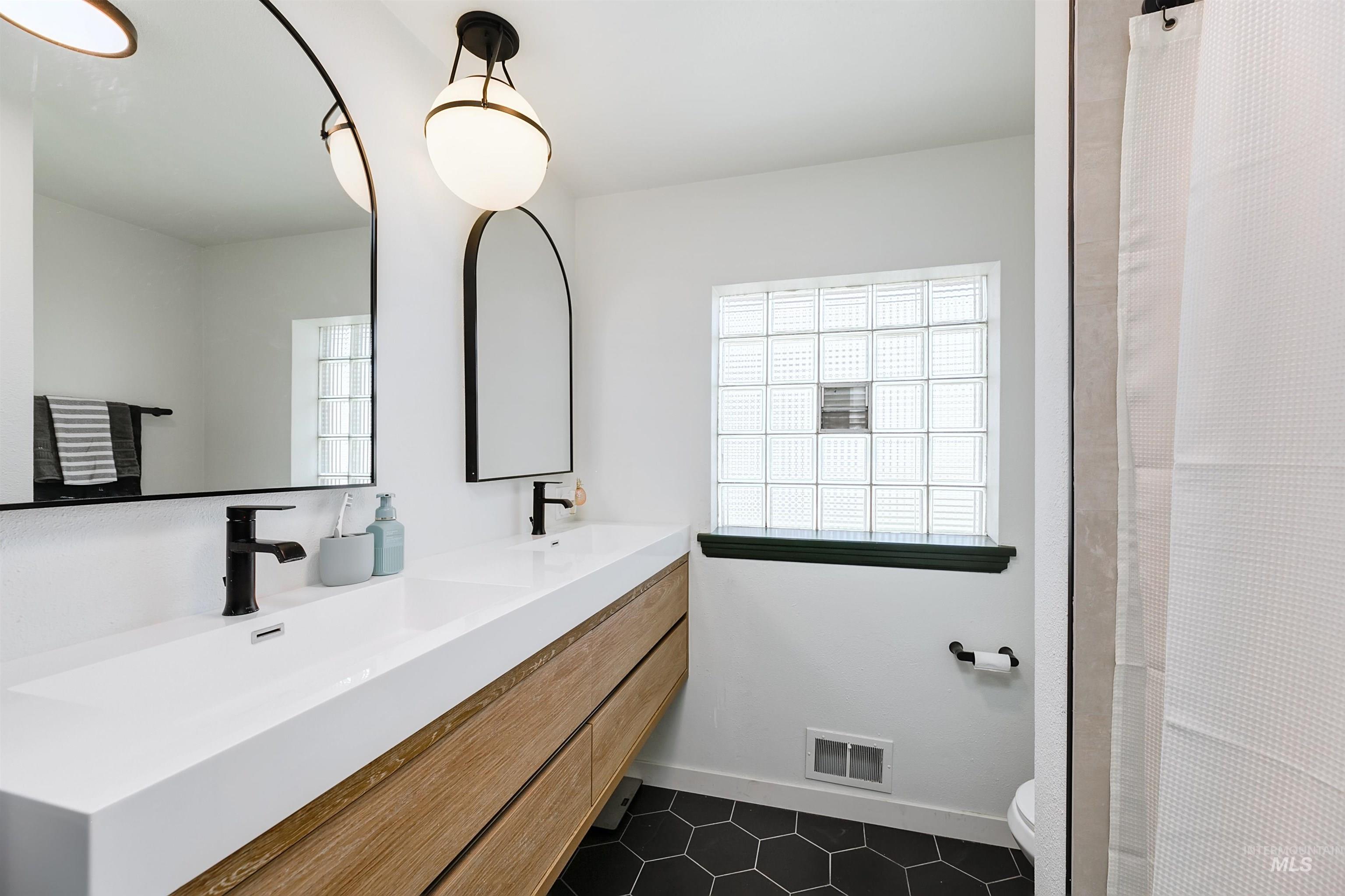 1706 Hervey Property Photo 15