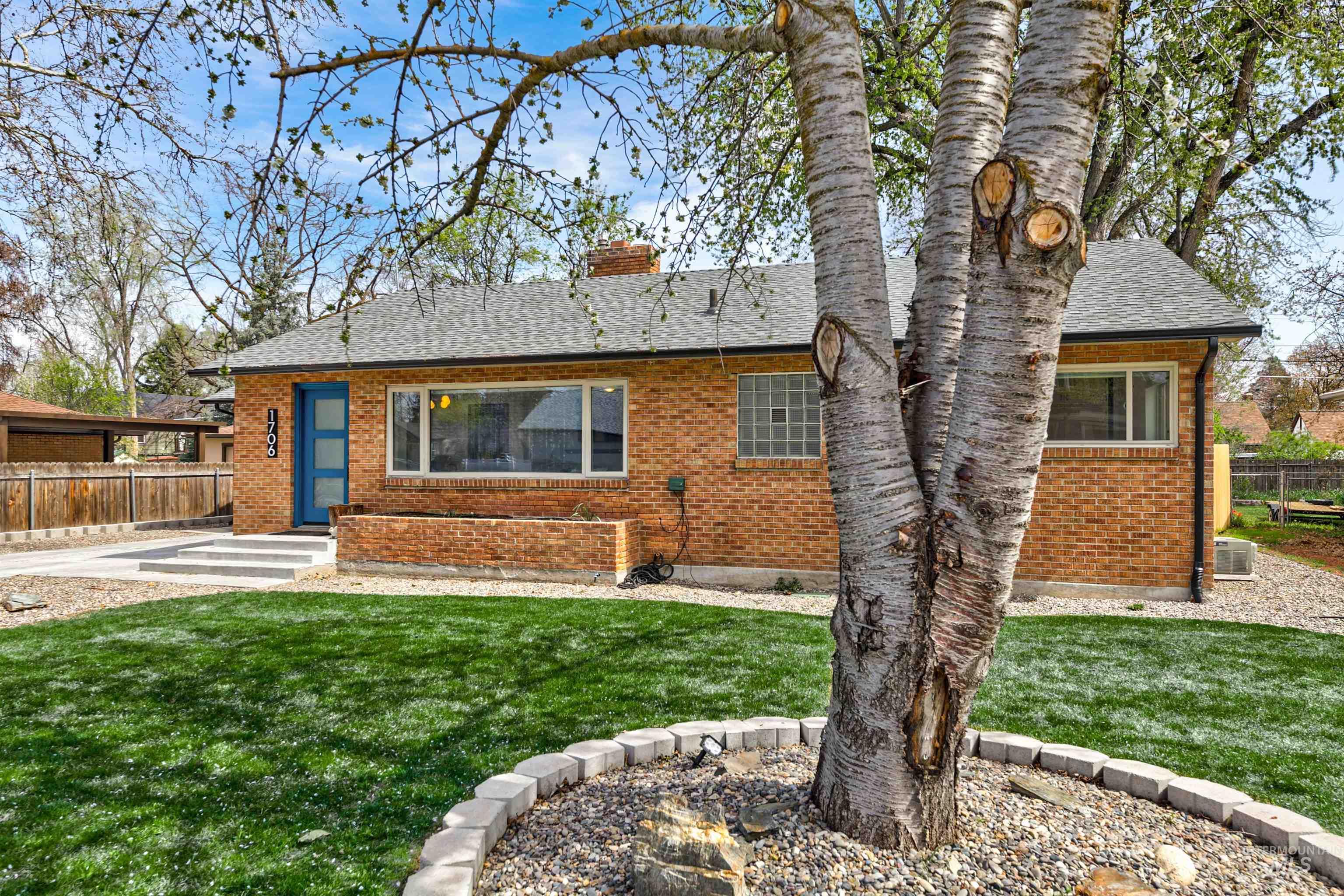 1706 Hervey Property Photo 32