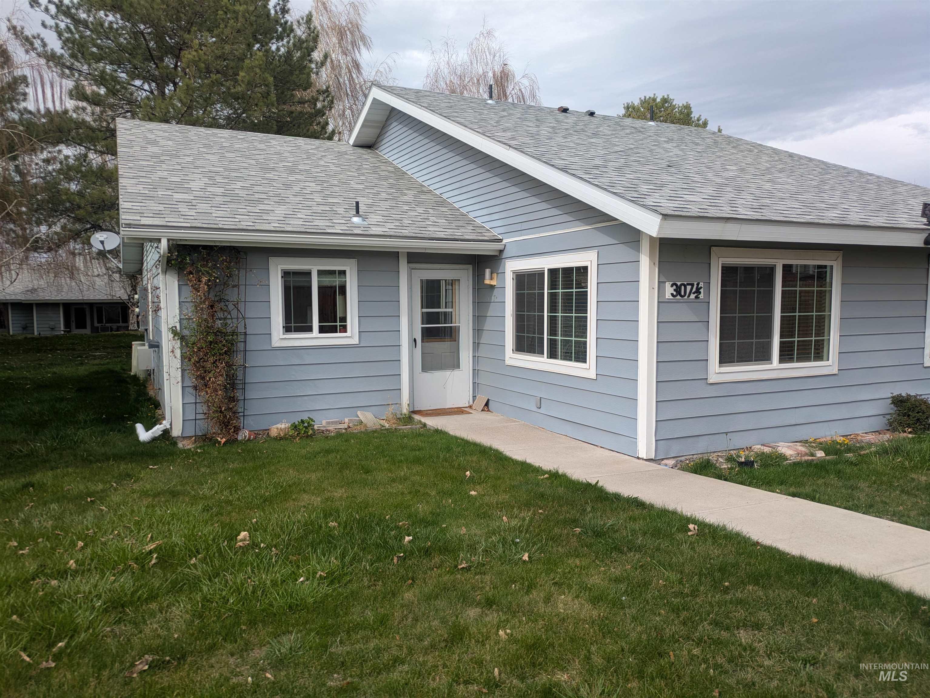 307 1/2 6th Street Property Photo
