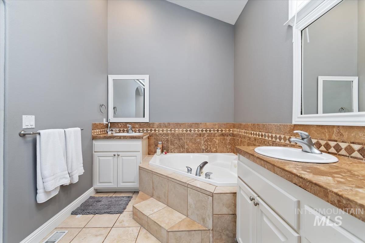 5445 N Steamboat Property Photo 26