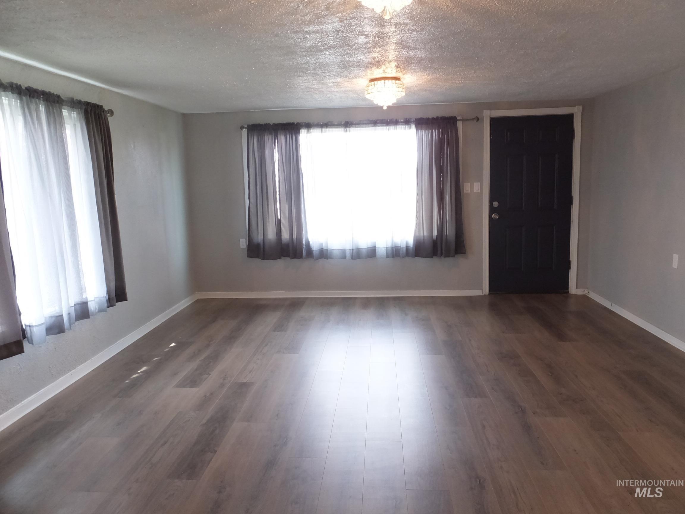520 S Whitley Drive Property Photo 3
