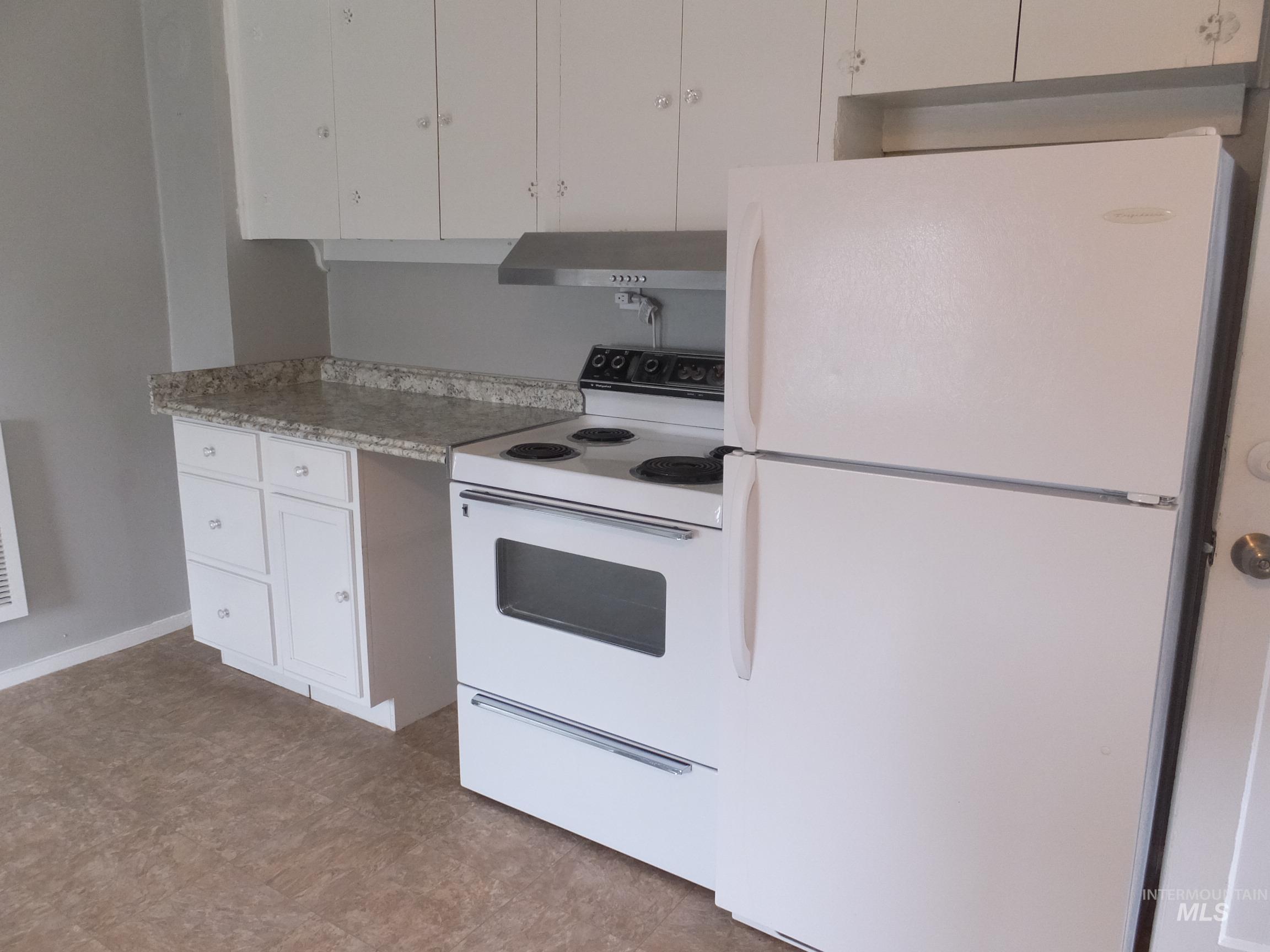 520 S Whitley Drive Property Photo 11
