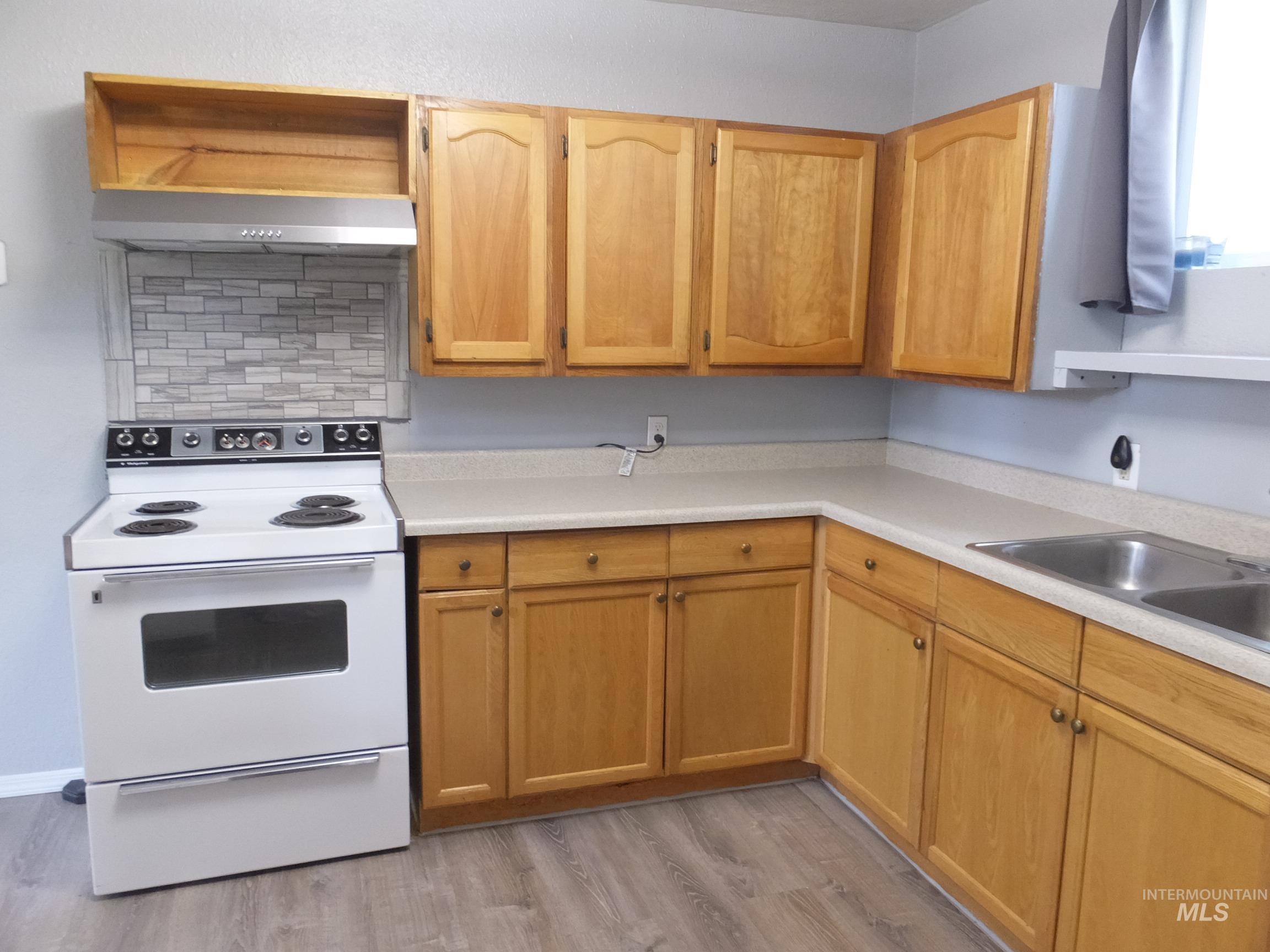 520 S Whitley Drive Property Photo 23